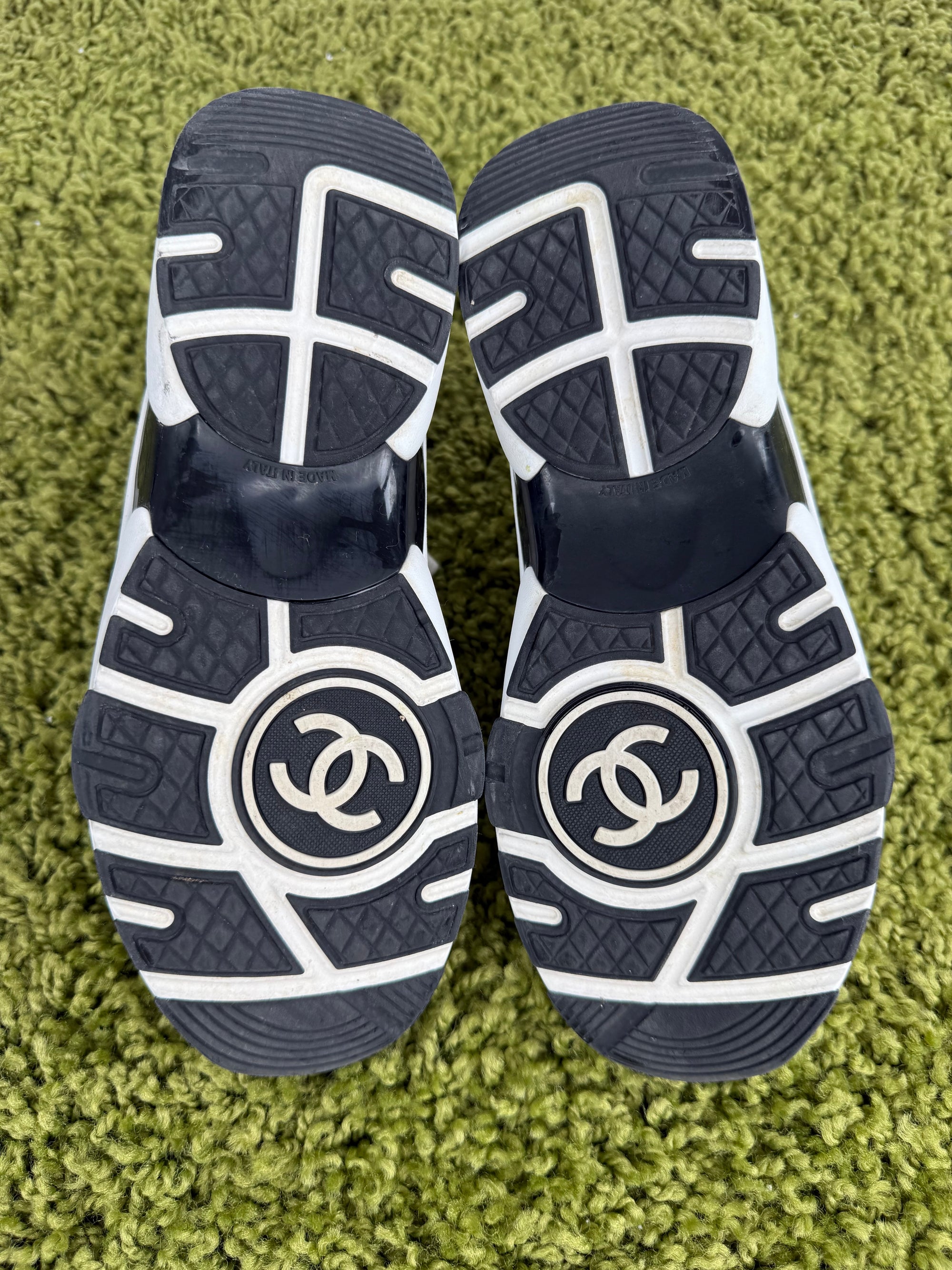 Chanel Low Top Trainer Bianca 37.5