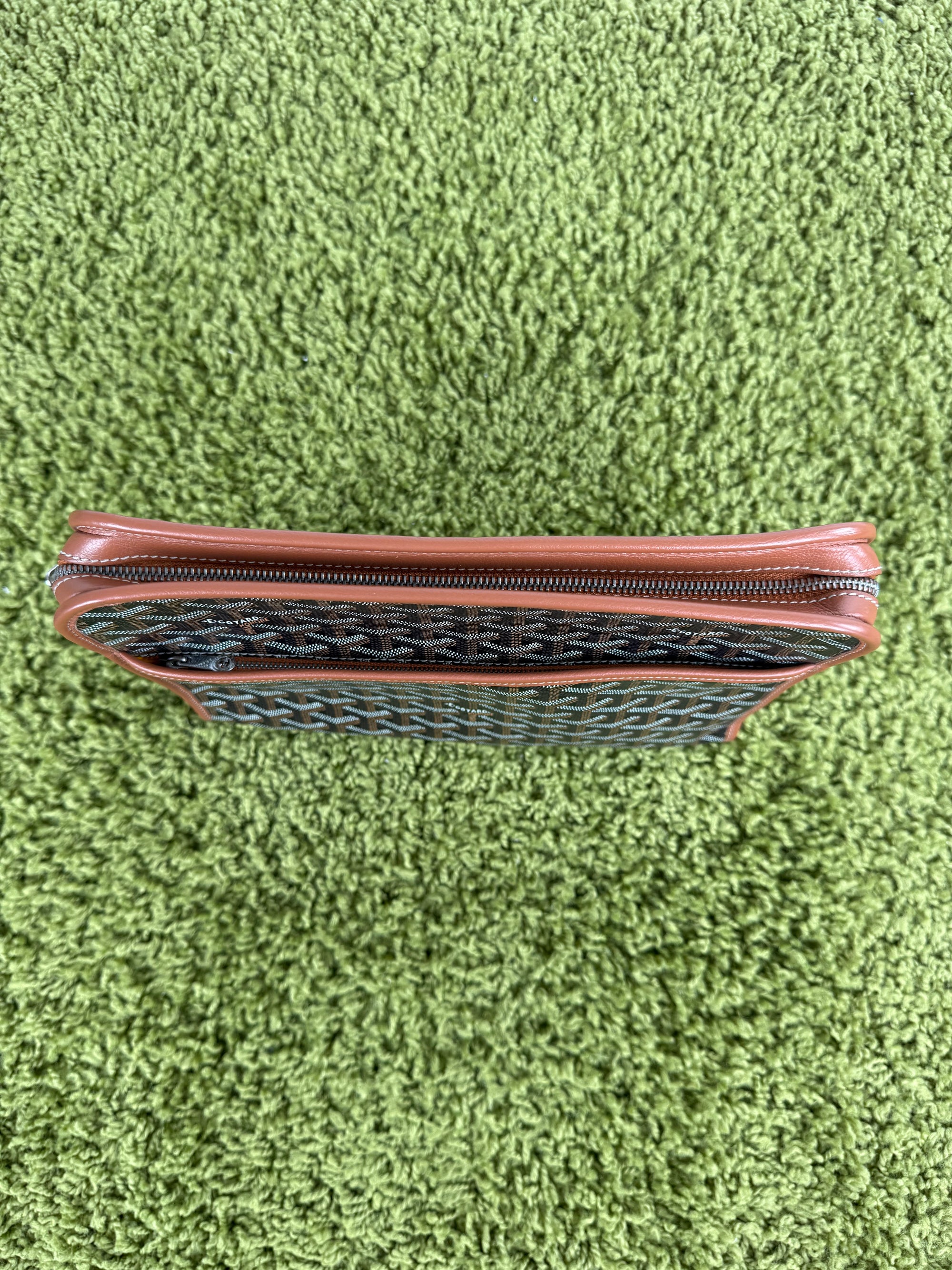 Pochette Goyard Jouvence in tela Goyardine nera con profili marroni