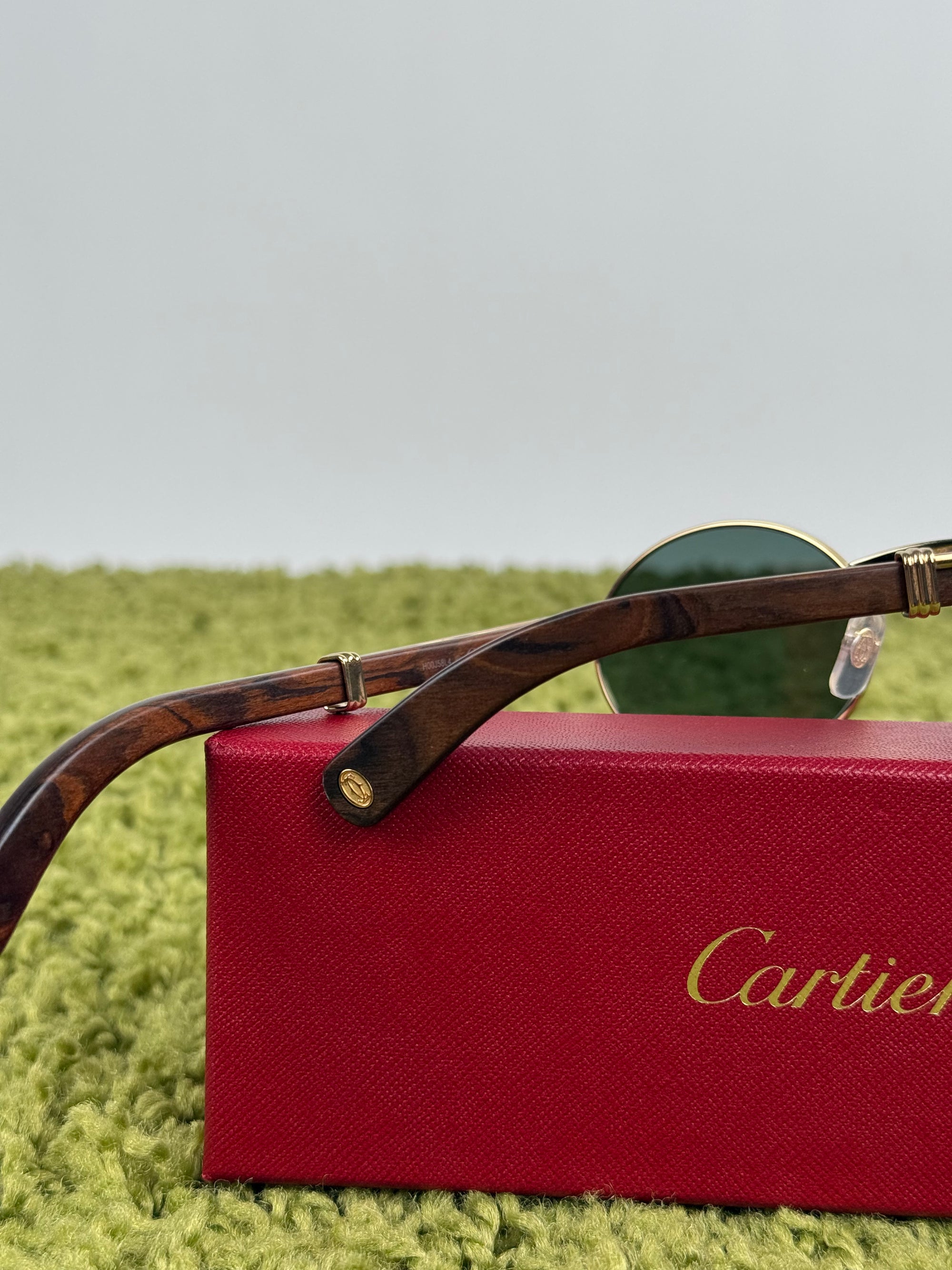 Cartier Eyewear Con montatura ovale e aste in legno