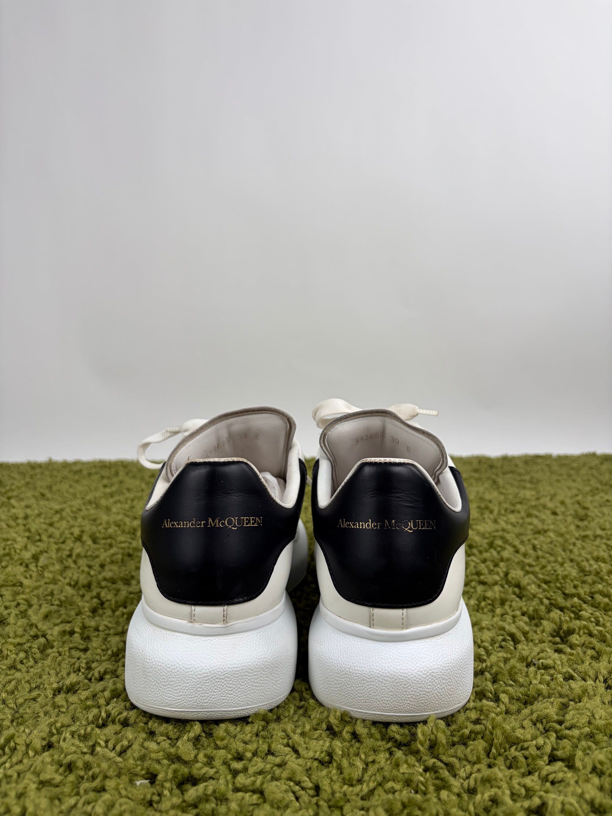 Mcqueen Size 39 bianche e nere