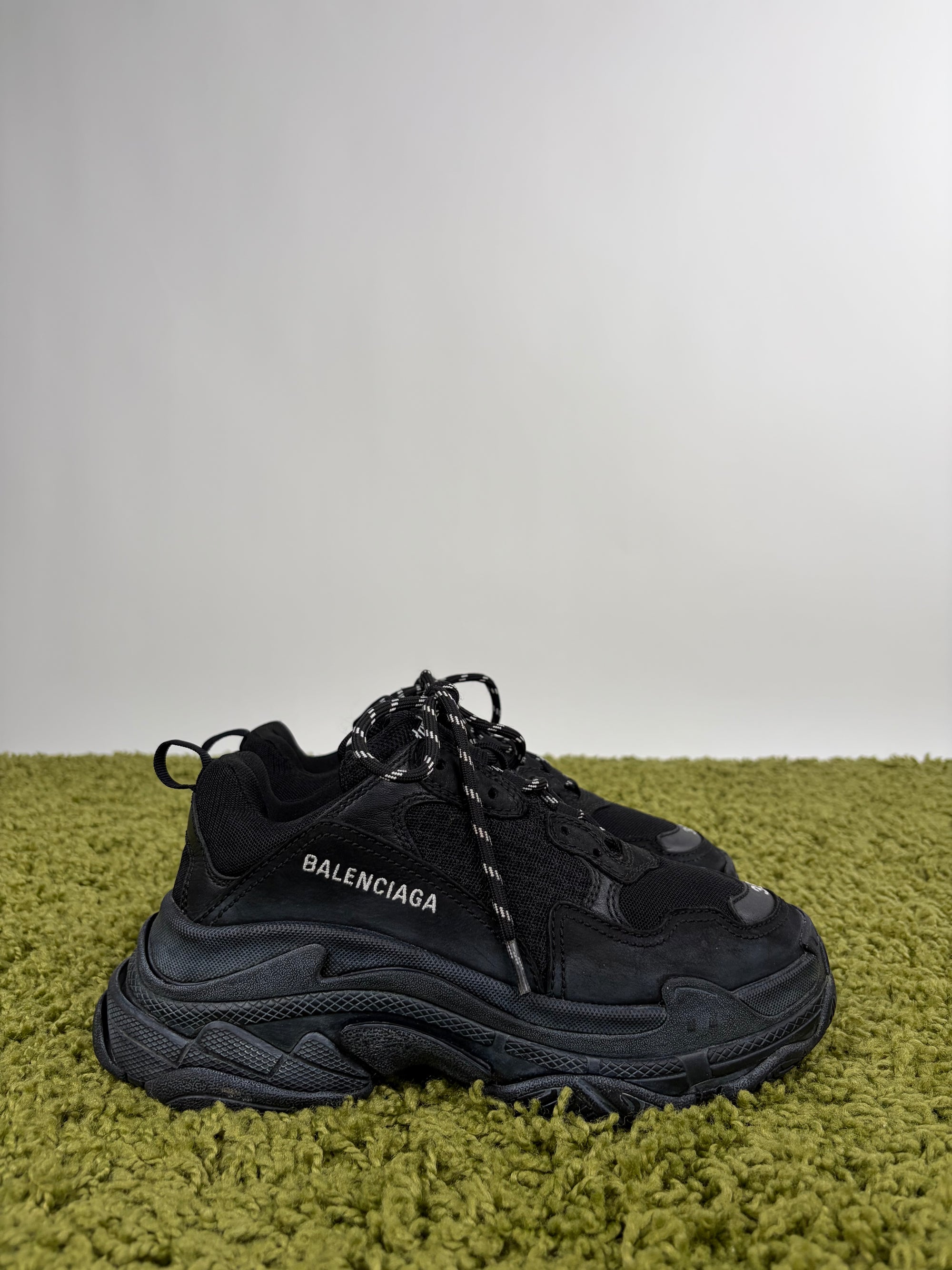 Balenciaga Triple S Size 38 nere effetto usato