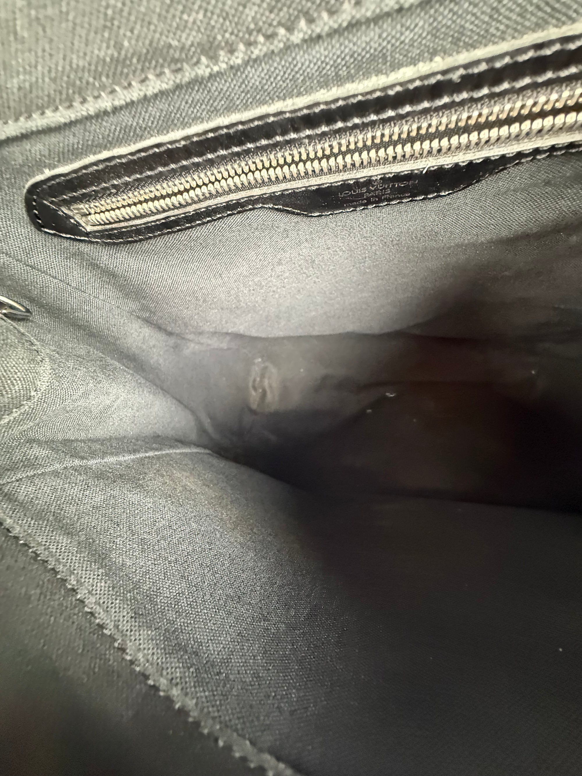 Zaino Cassiar Louis Vuitton in pelle Taiga Nero