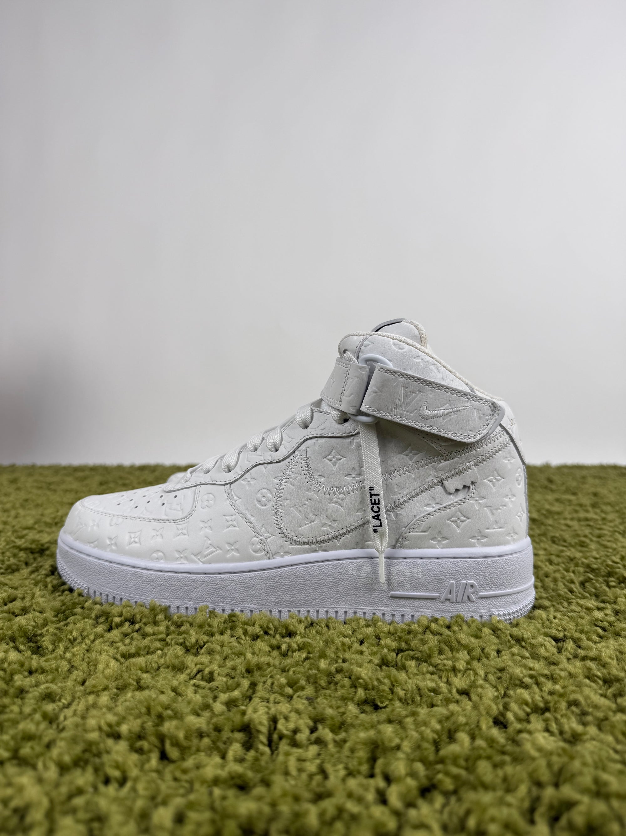 Louis Vuitton x Nike air force 1 High 42