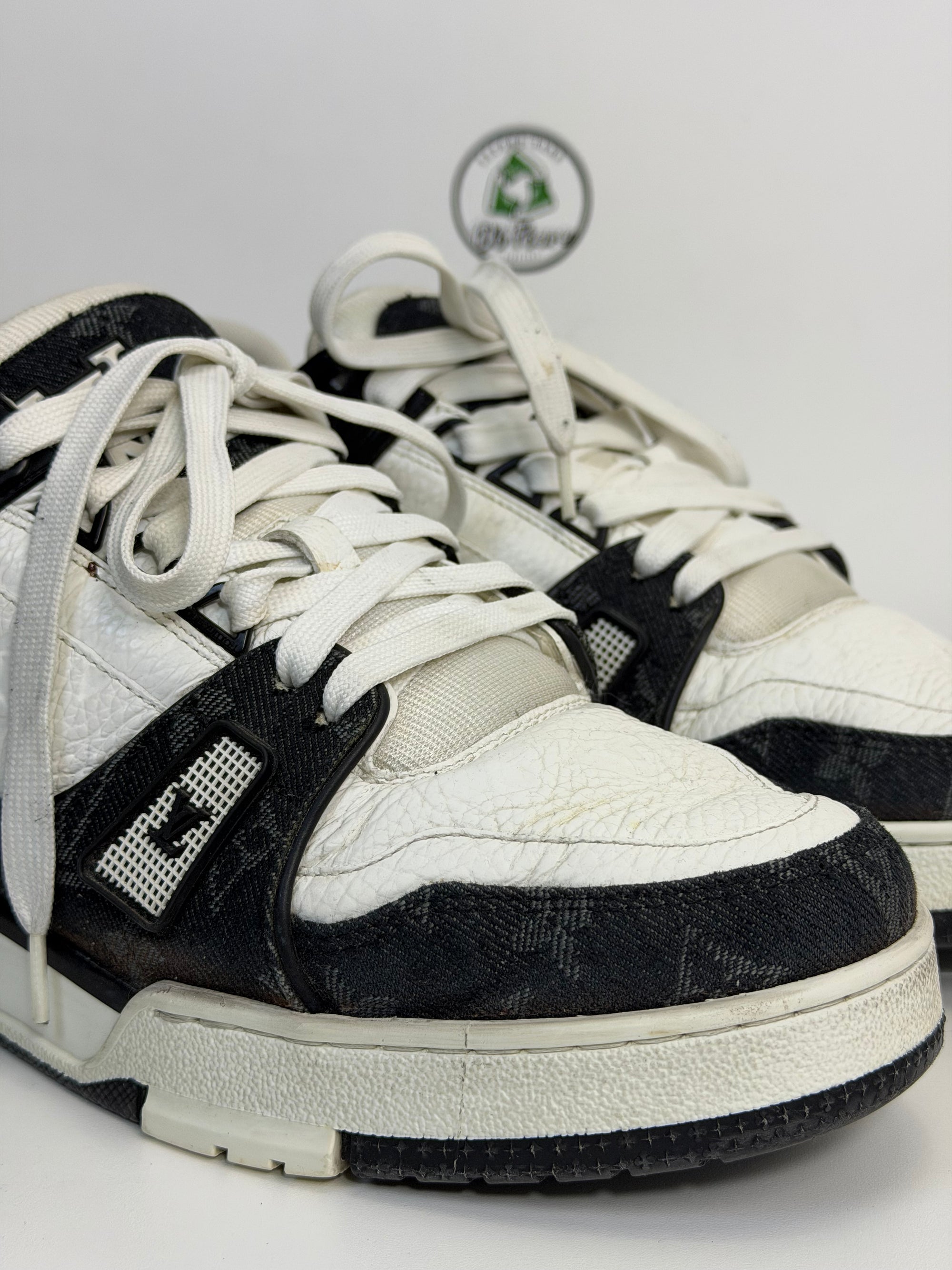 Louis Vuitton trainer 42