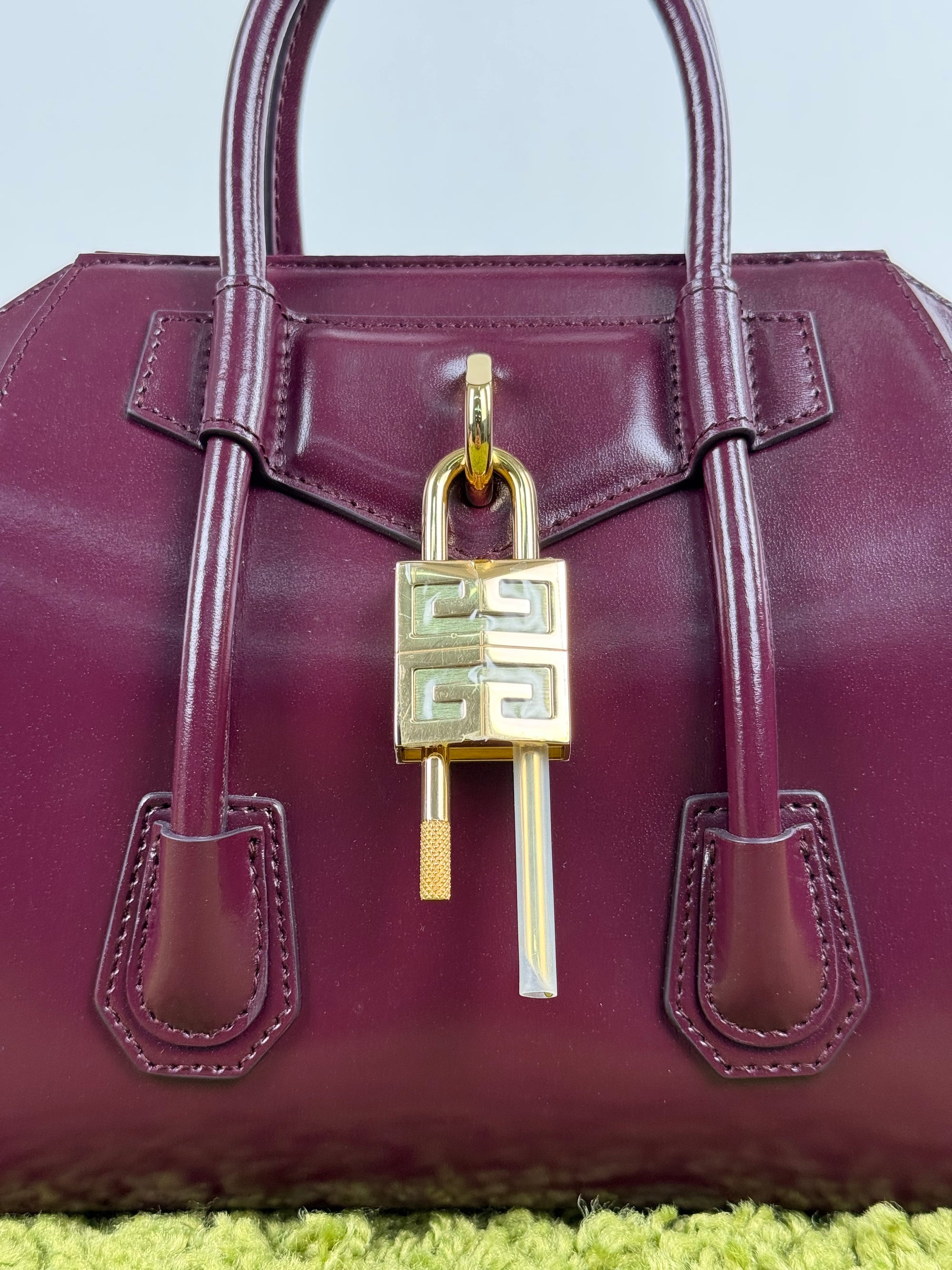 Borsa Mini Antigona Lock Bag Givenchy Bordeaux
