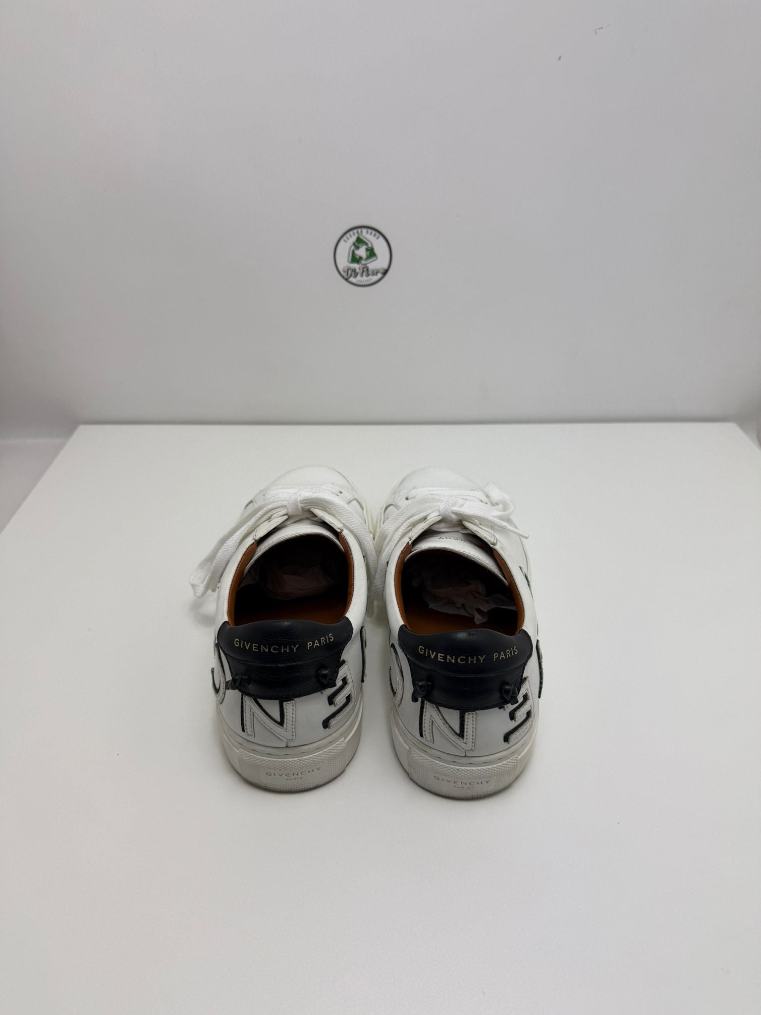 Givenchy Size 39 bianche e nere