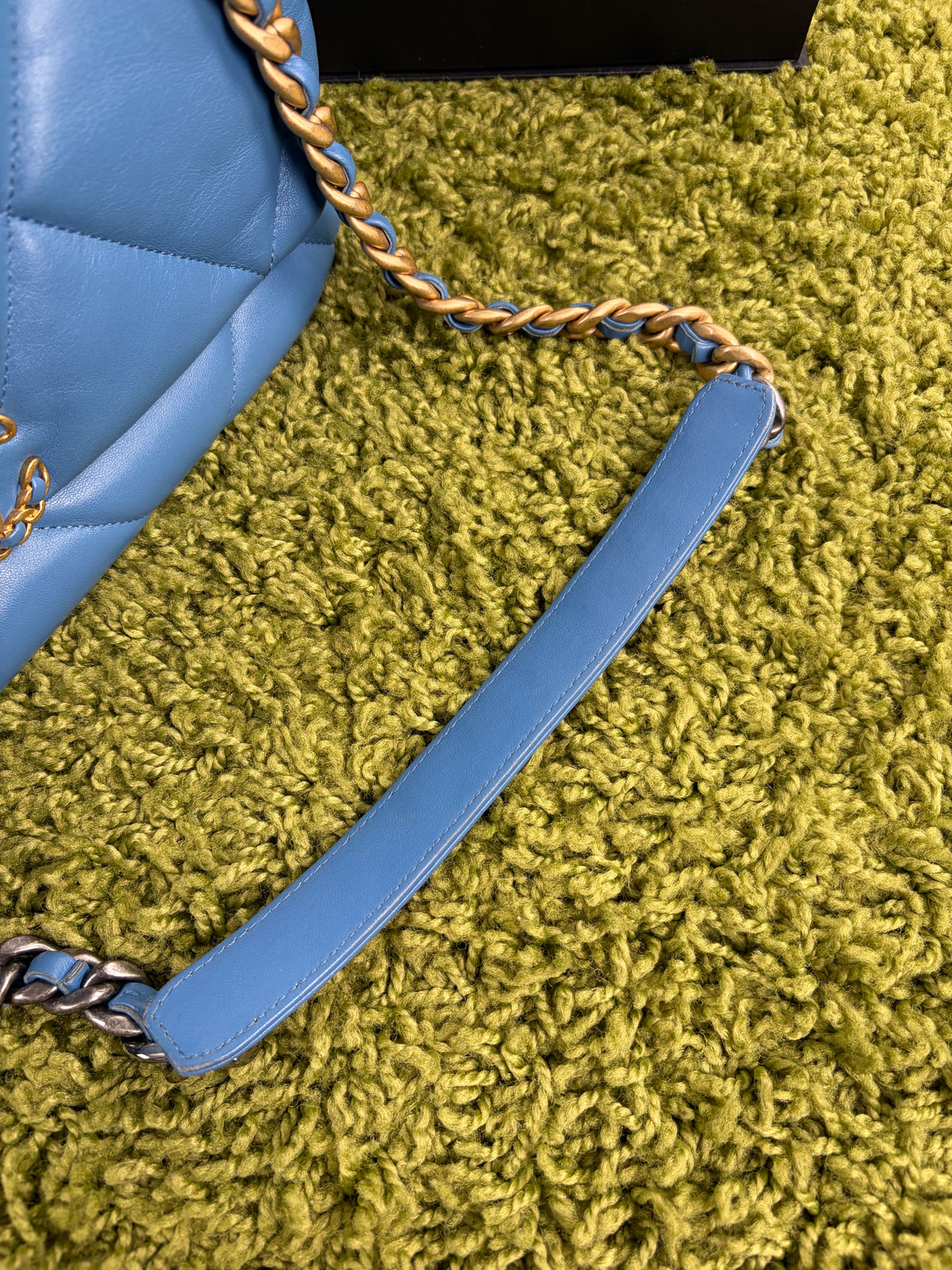 Borsa Chanel 19 Trapuntata in Pelle Azzurra