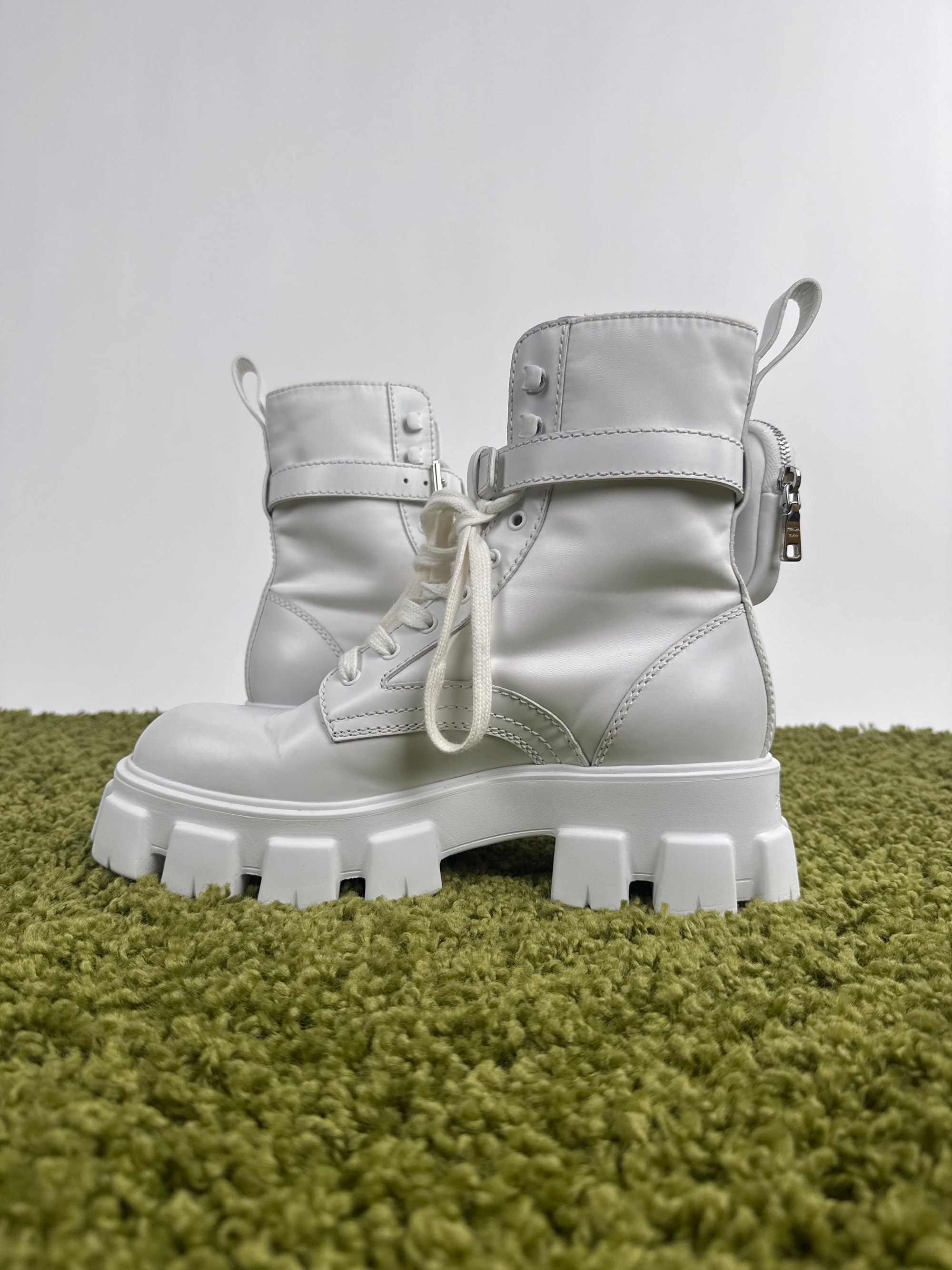 Prada Monolith in pelle bianca 43