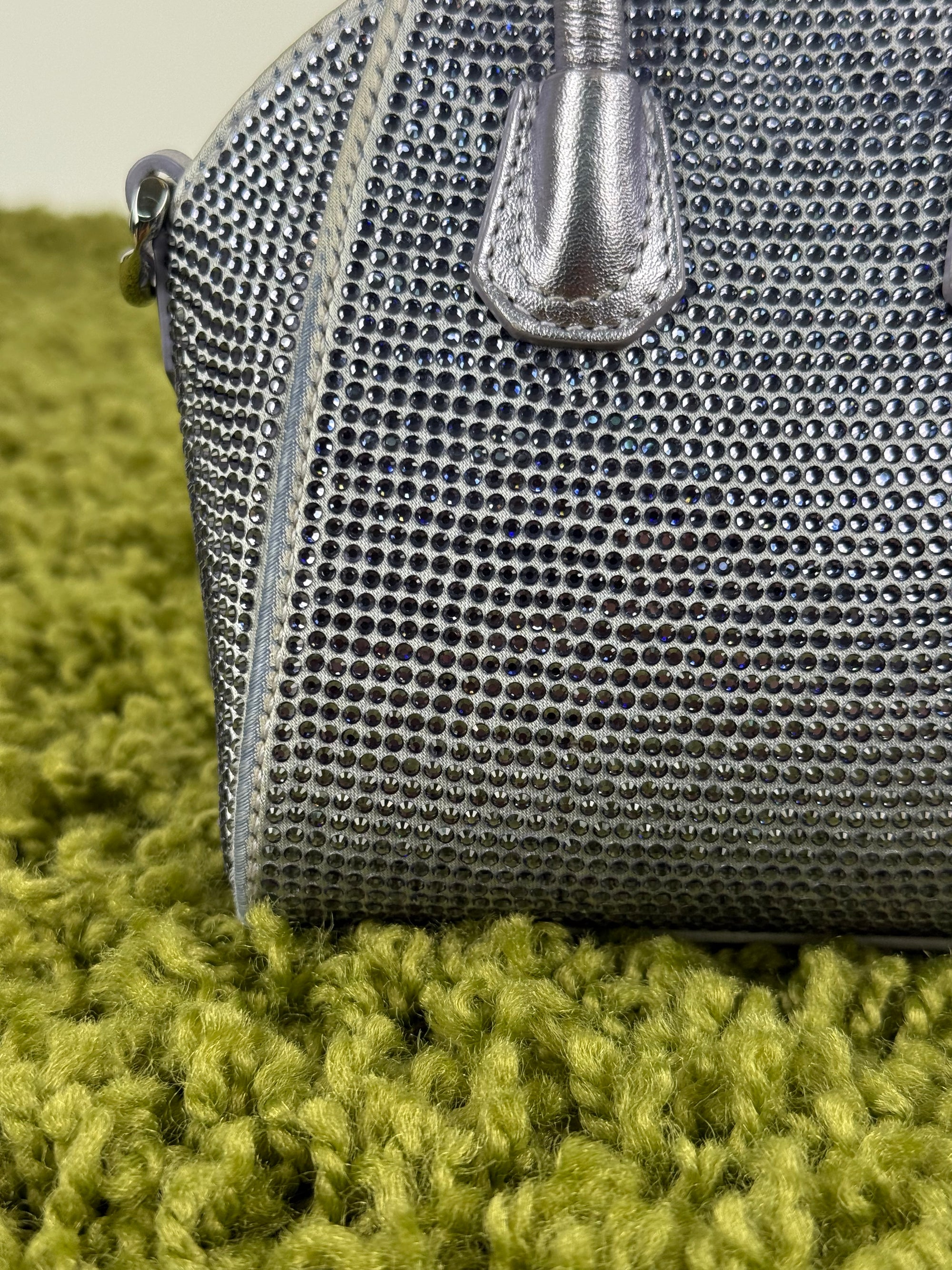 Borsa Micro Antigona In raso Con strass lavanda Viola