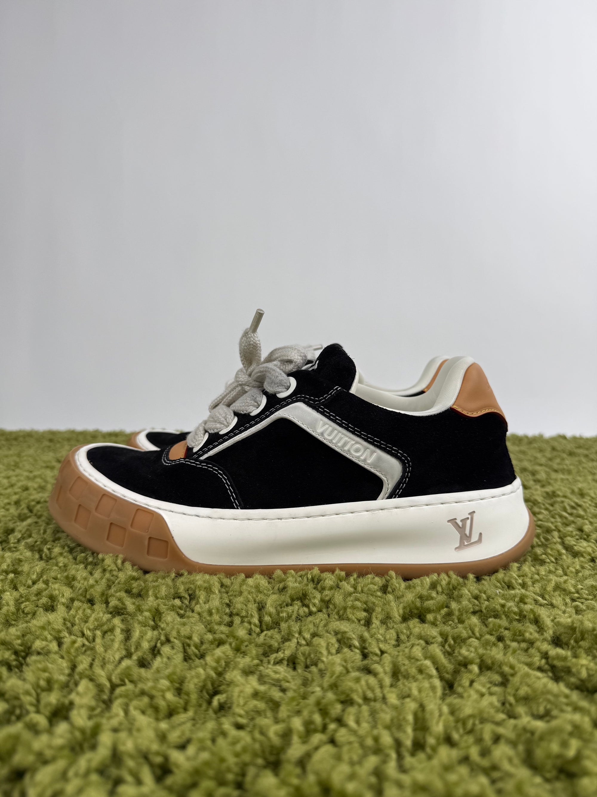 Lv Tilted Louis Vuitton Nero 7.5