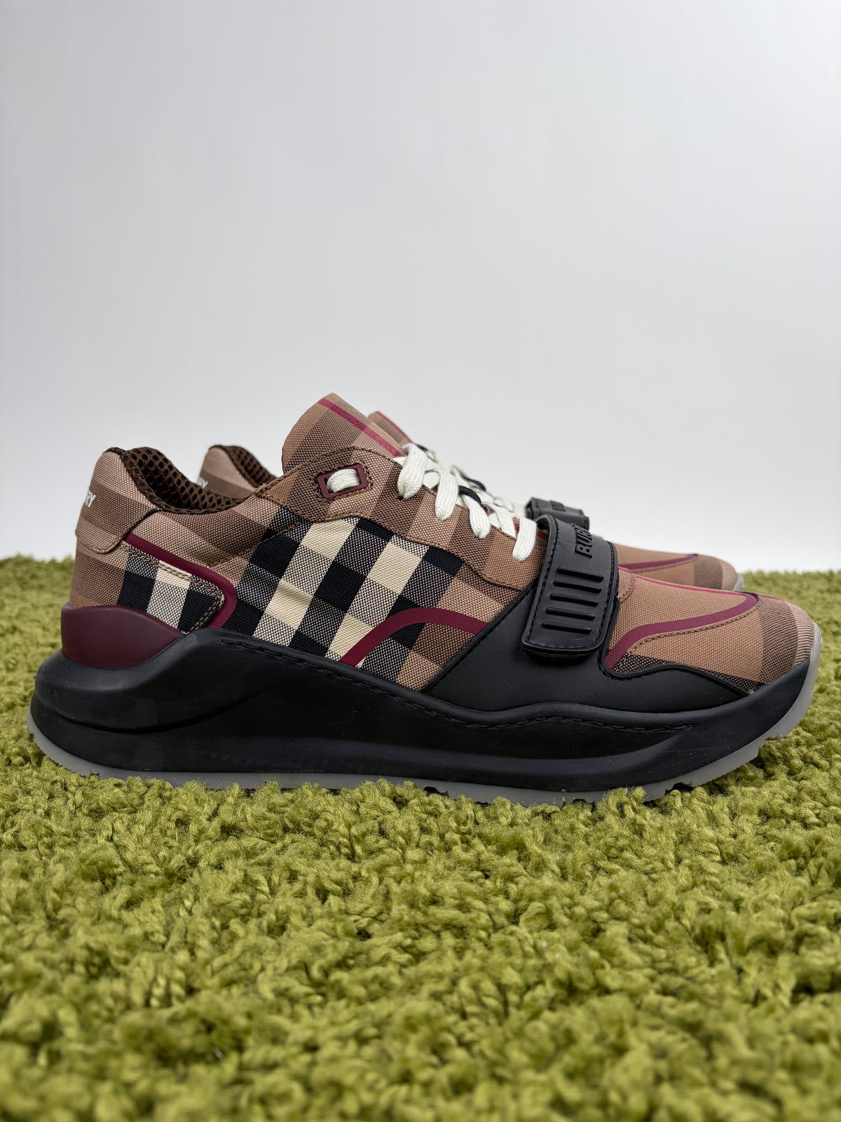 Burberry New Runner Beige 46