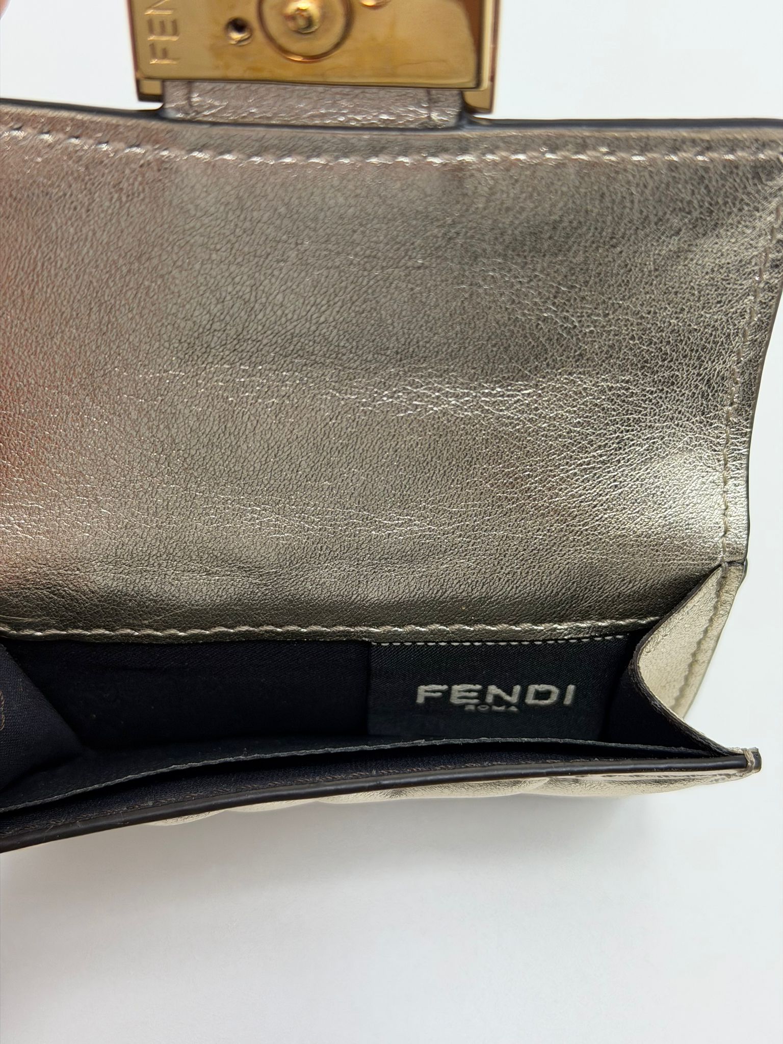 Micro Trifold baguette Fendi oro
