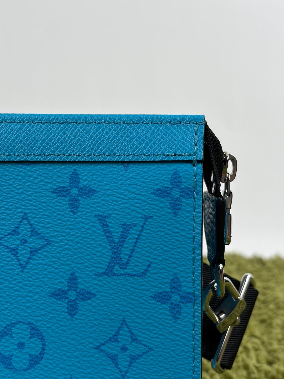 Mini Borsa a tracolla Louis Vuitton Gaston Azzurra - Second Hand Di Fiore