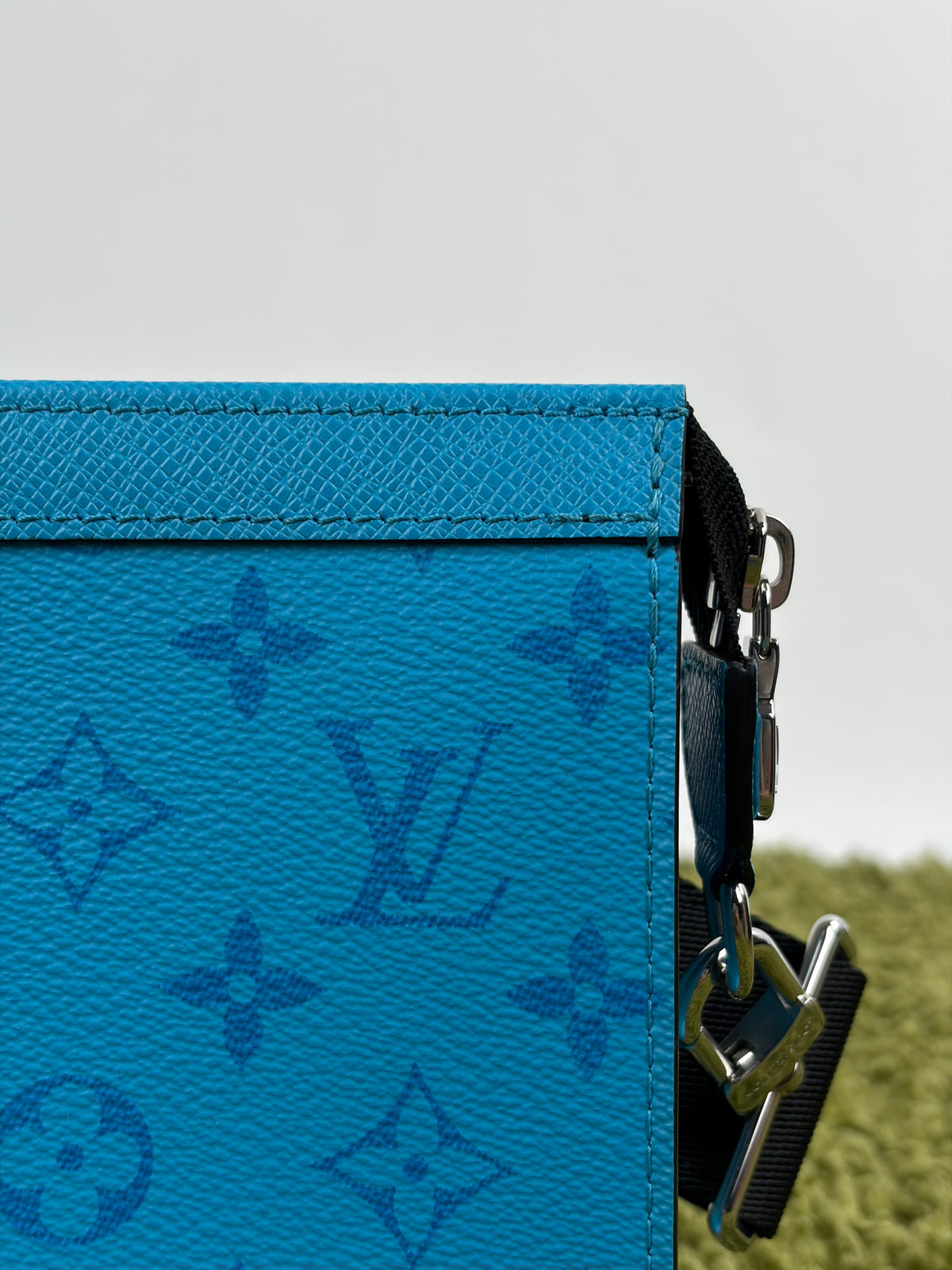 Mini Borsa a tracolla Louis Vuitton Gaston Azzurra