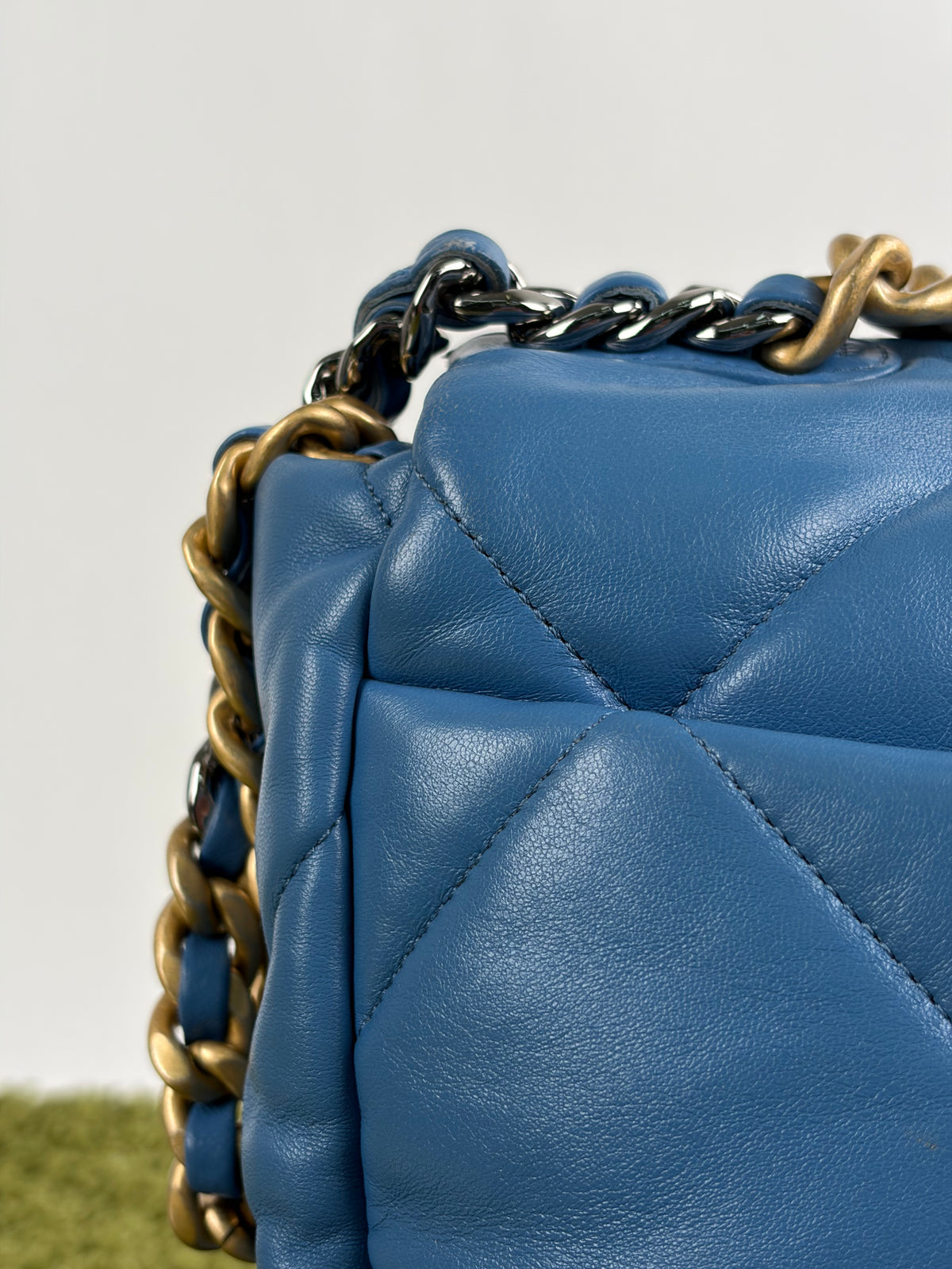Borsa Chanel 19 Trapuntata in Pelle Azzurra