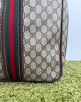 Valigia vintage Gucci realizzata in tela GG monogramma con dettagli in pelle marrone e strisce Web
