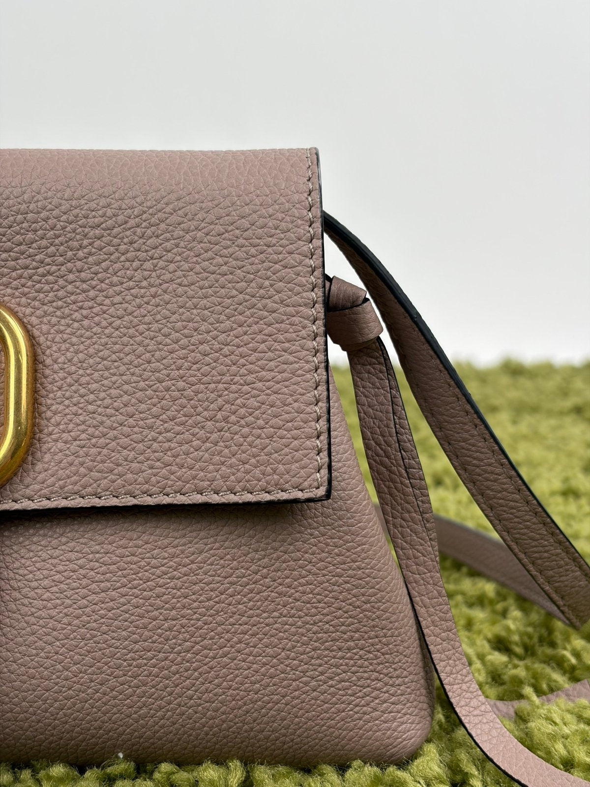 Borsa a tracolla Valentino Garavani VRING Rosa - Second Hand Di Fiore