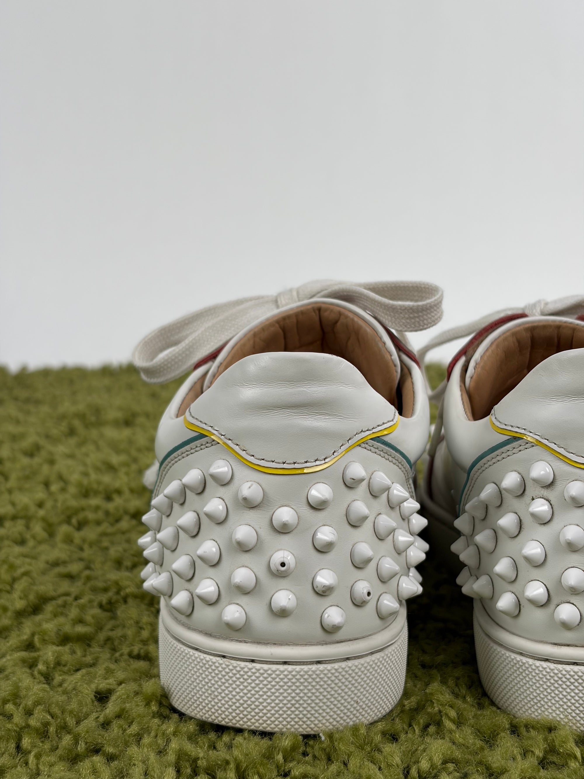 Louboutin basse Size 38 bianche