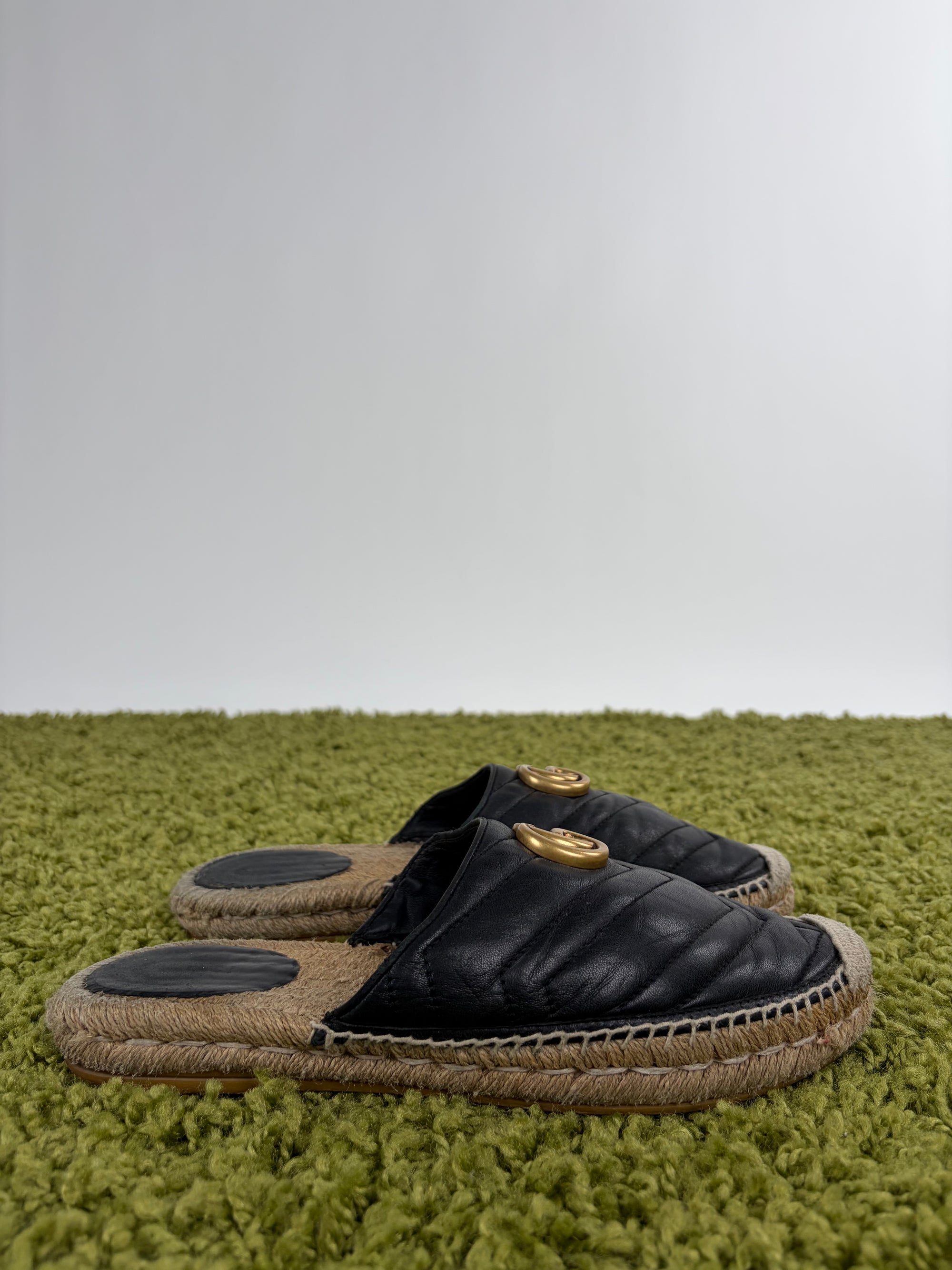 Sandali Gucci Size 38.5 neri e oro