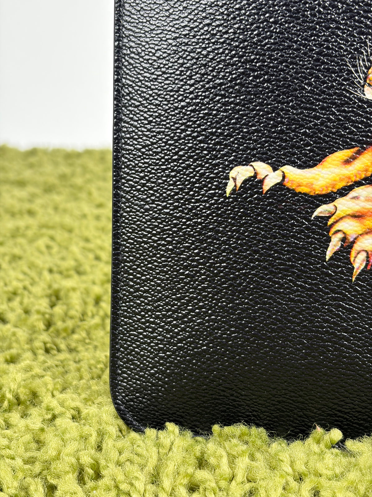 Pochette Givenchy Leo in pelle Nero