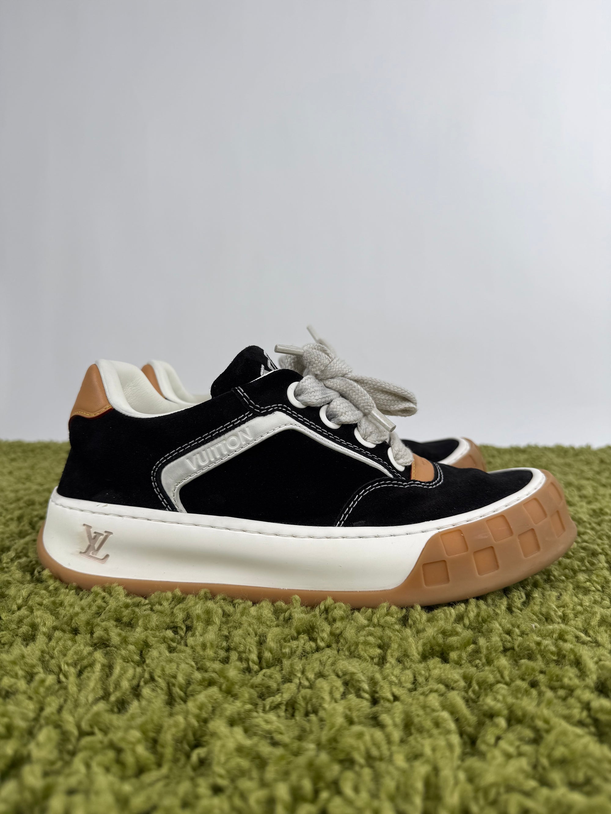 Lv Tilted Louis Vuitton Nero 7.5