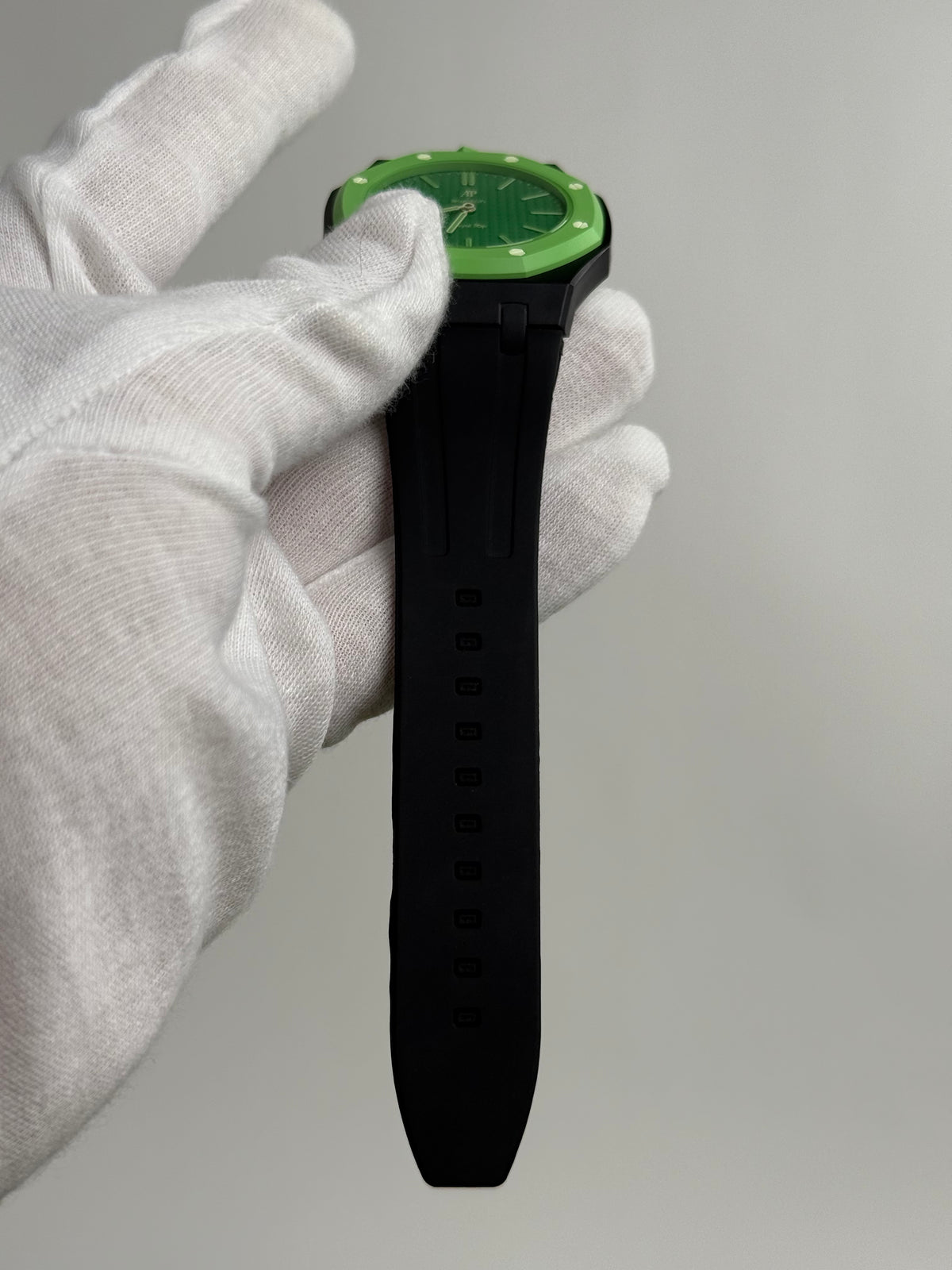 Audemars Piguet x Swatch della collezione Bioceramic Royal Pop