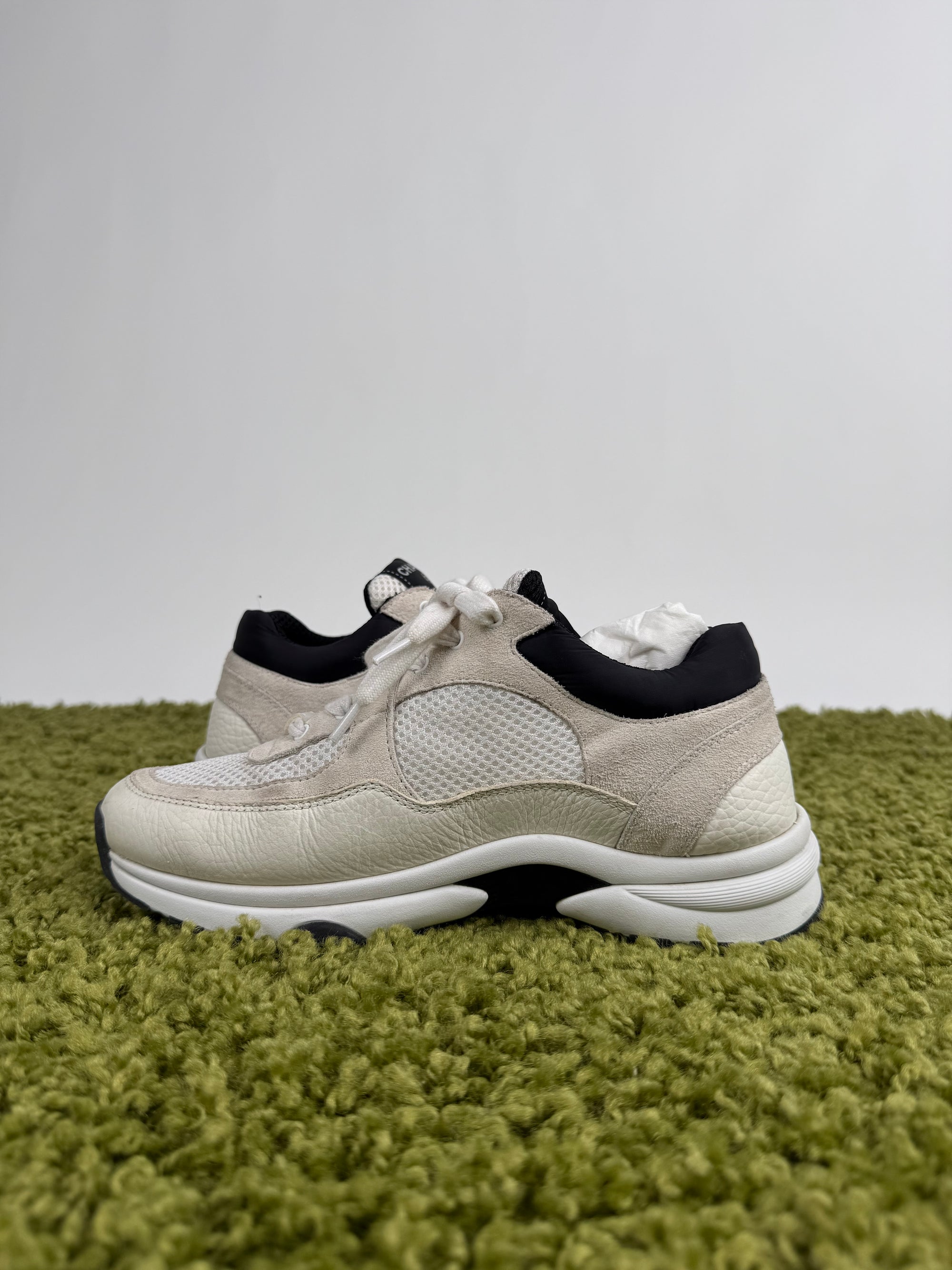 Chanel Low Top Trainer Bianca 37.5