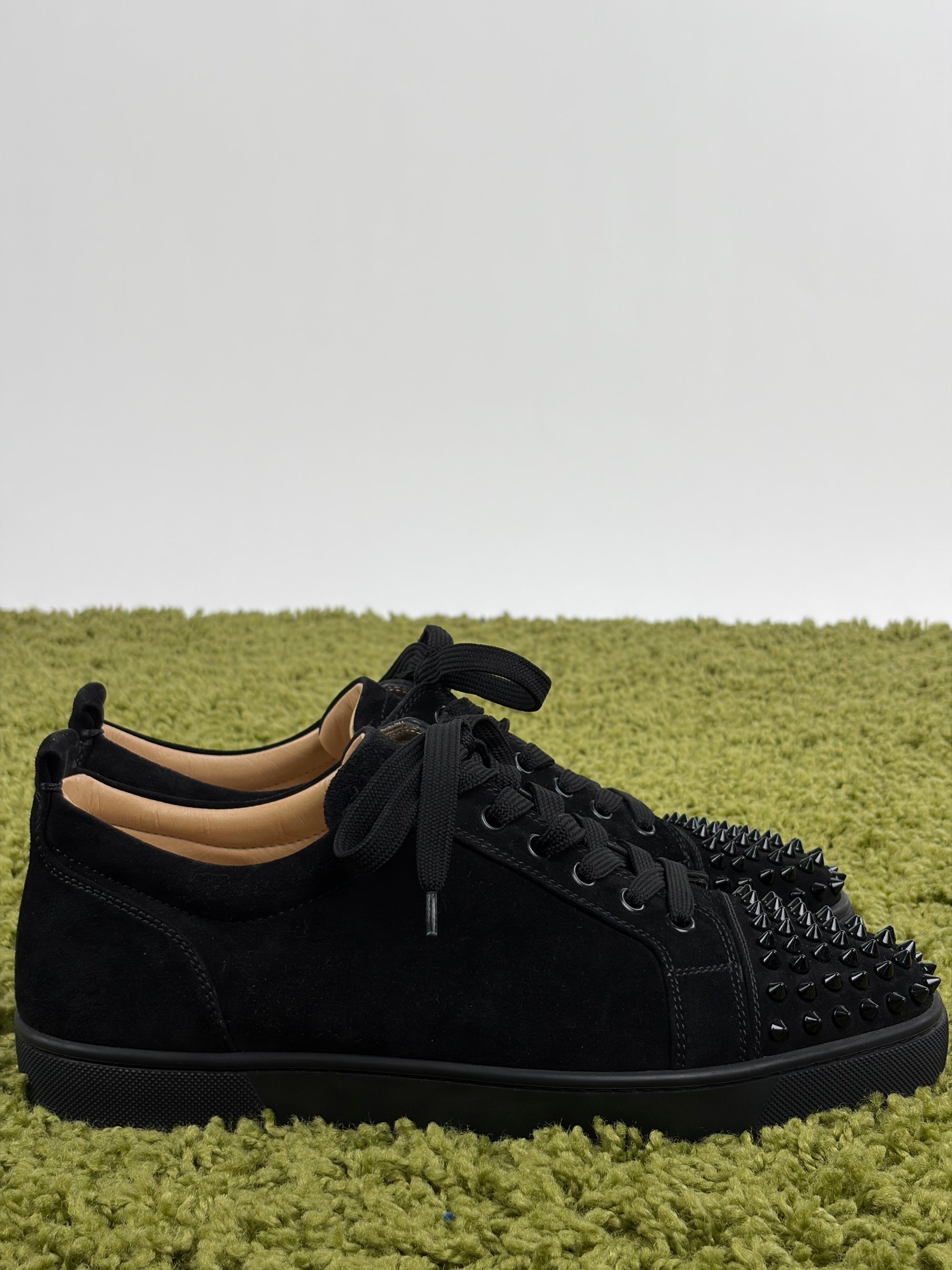 Louboutin Size 42.5 nere