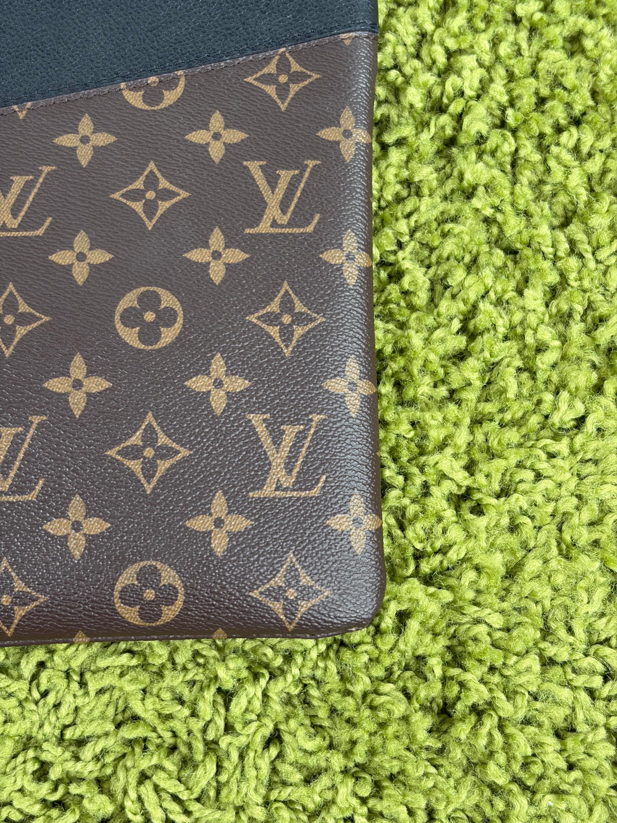 Pochette Louis Vuitton marrone e nera