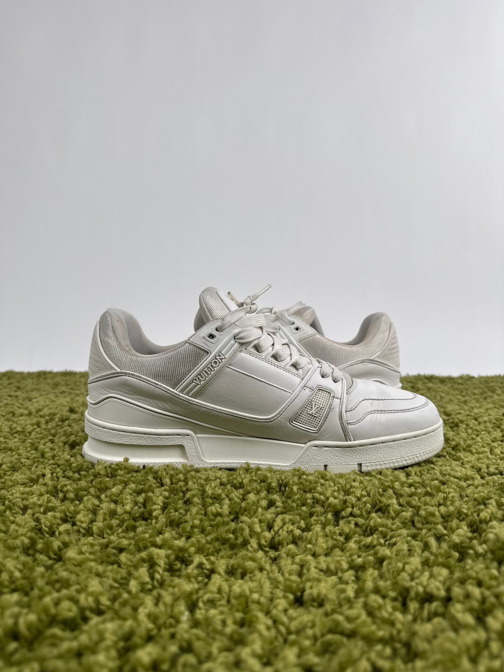 Louis Vuitton Trainer 42 veste 43