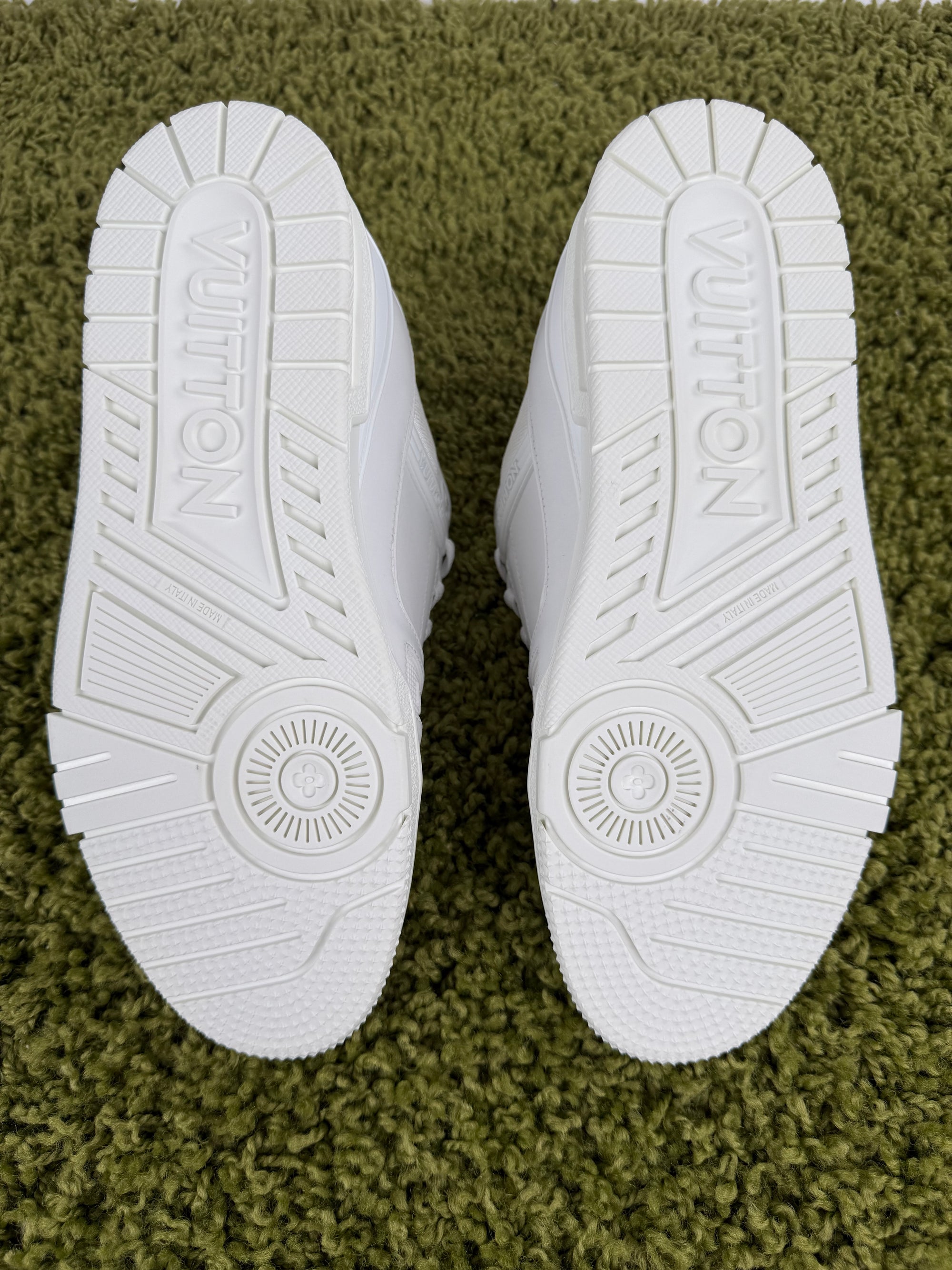 Louis Vuitton Trainer Bianca 7.5