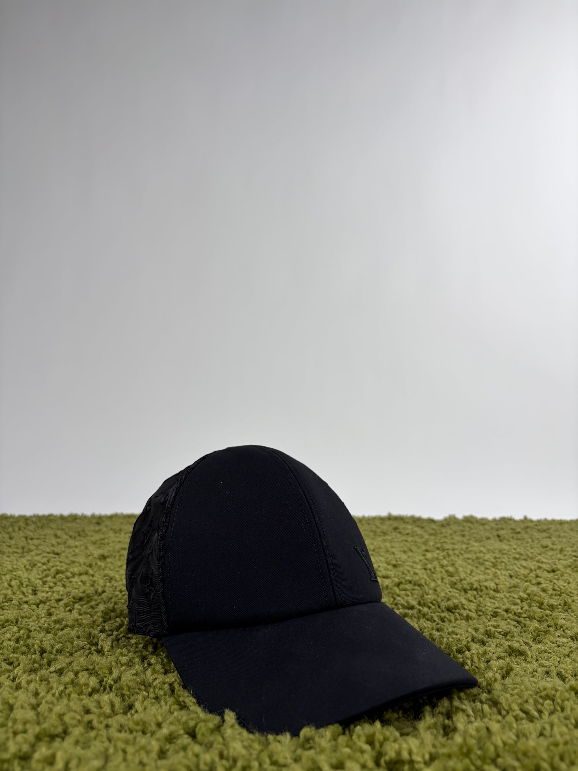 Cappello Louis Vuitton Monogram Mesh Size L nero