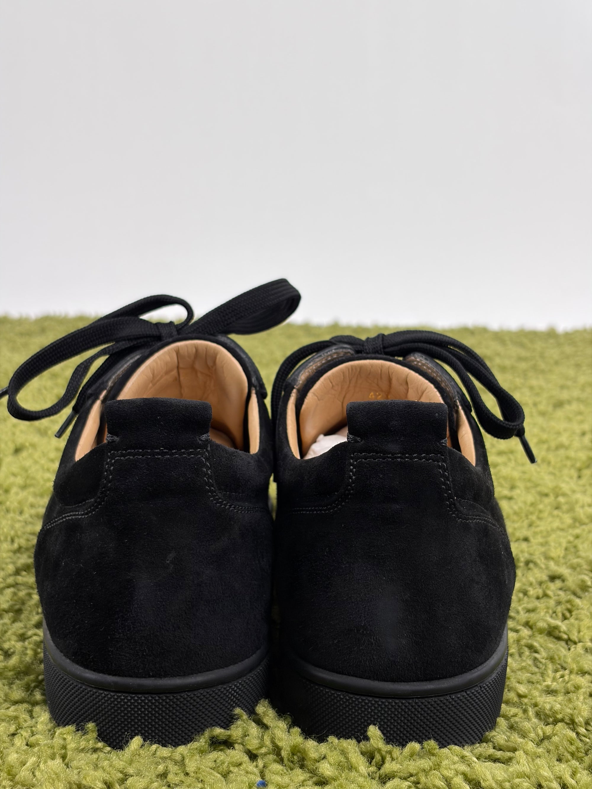 Louboutin Size 42.5 nere