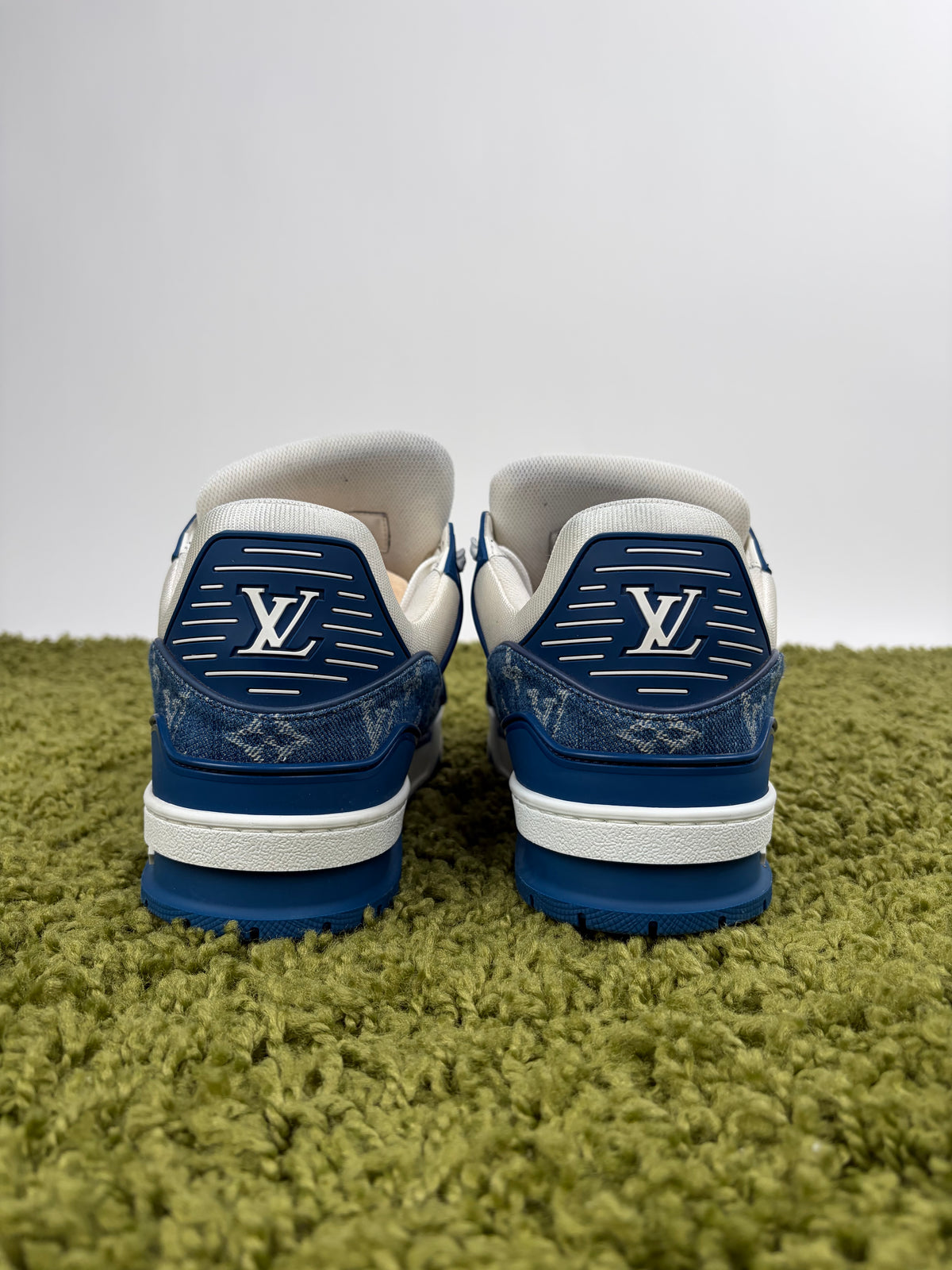 Louis Vuitton Trainer in Denim Blu 8.5