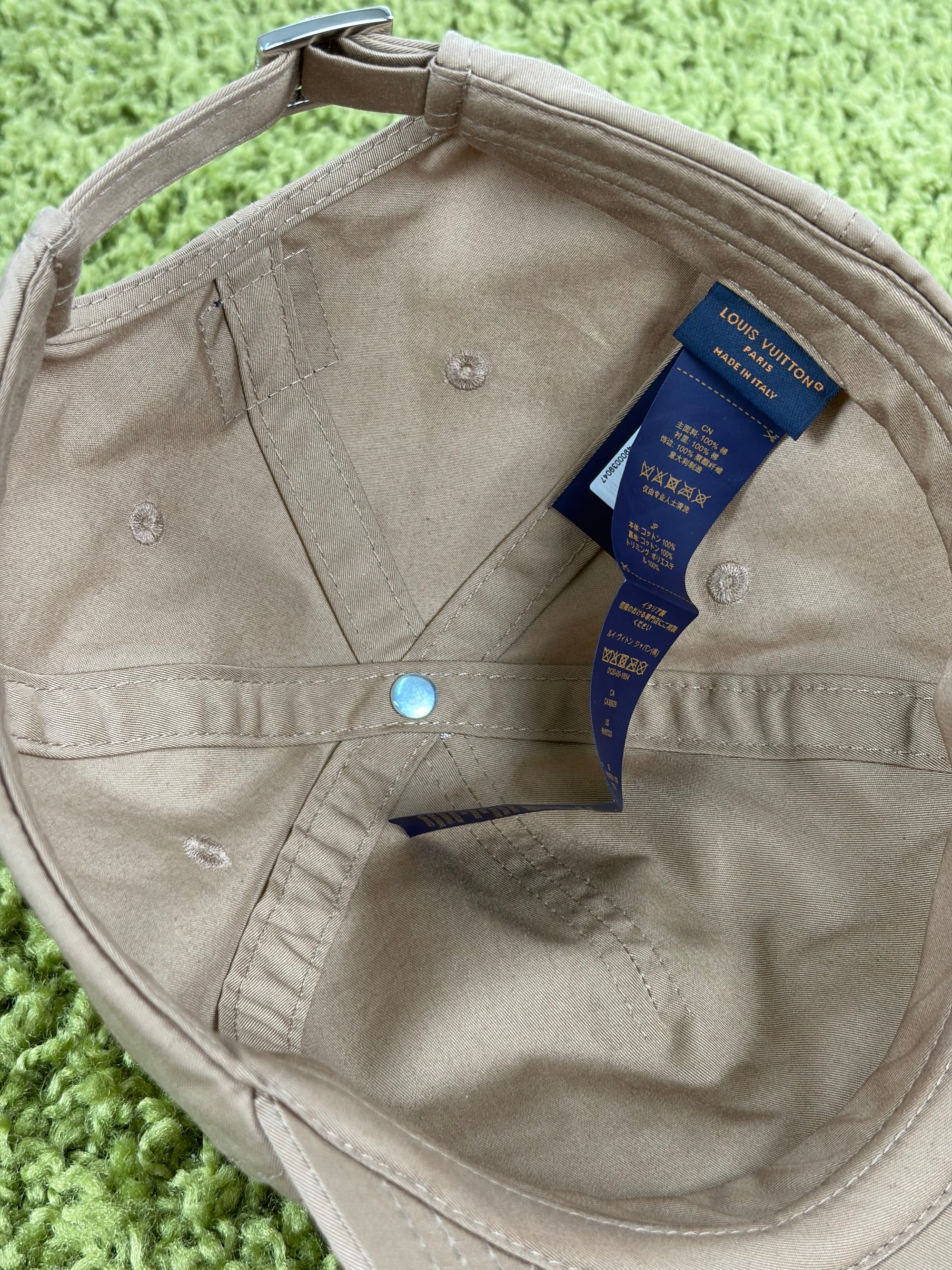 Cappello Louis Vuitton SOO Family month gift guide