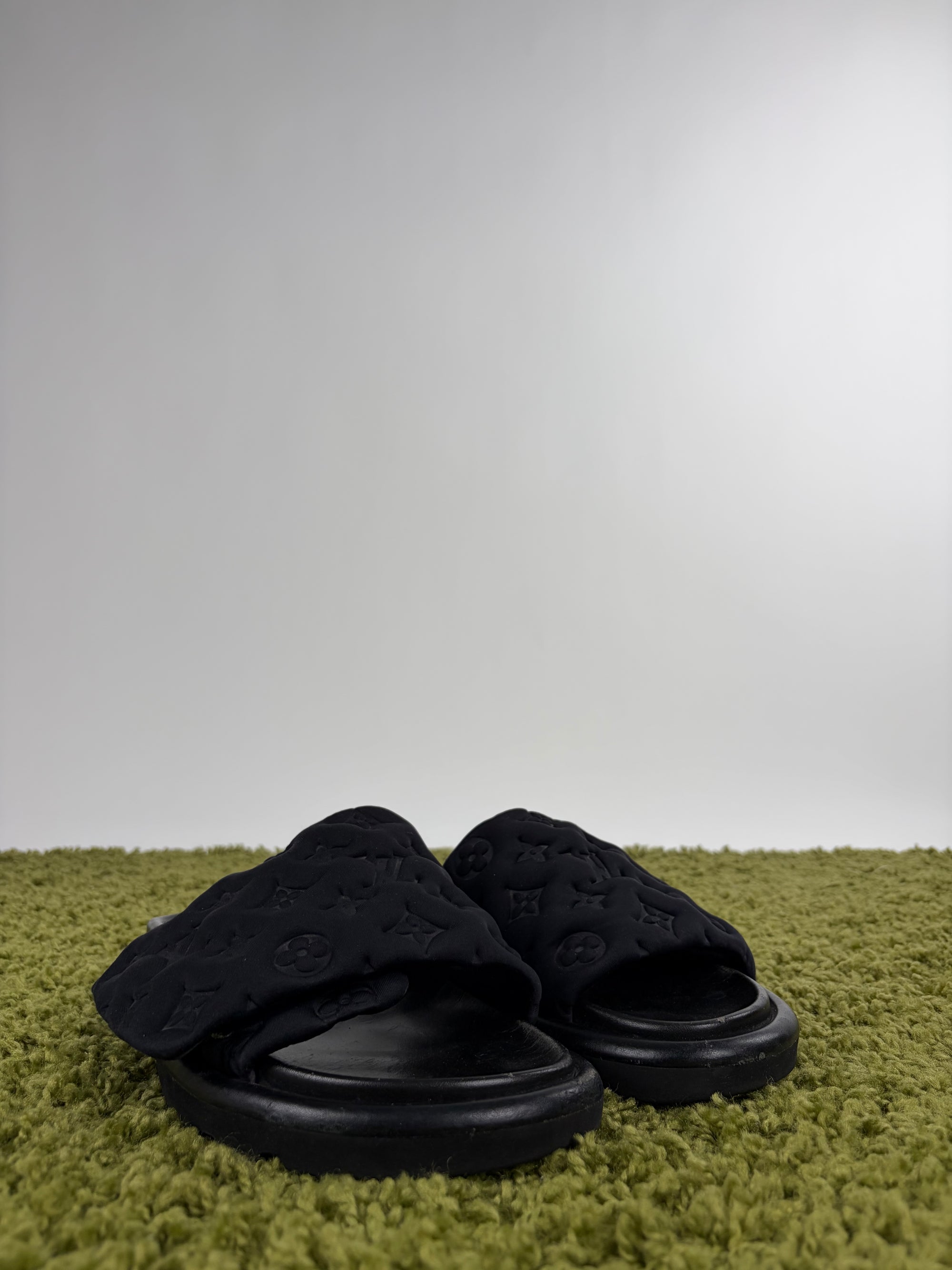 Sandali Louis vuitton Mule bassa pool pillow Size 40 neri