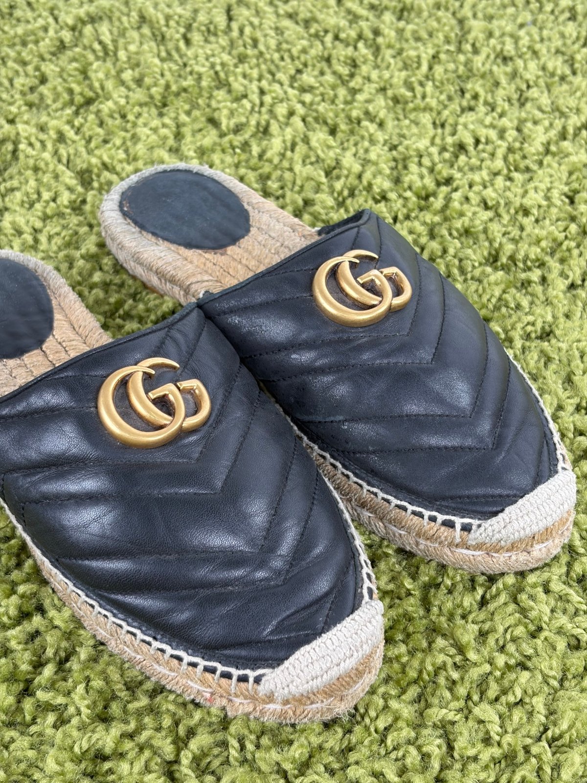 Sandali Gucci Size 38.5 neri e oro - Second Hand Di Fiore