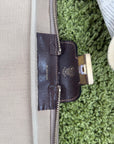 Valigia vintage Gucci realizzata in tela GG monogramma con dettagli in pelle marrone e strisce Web