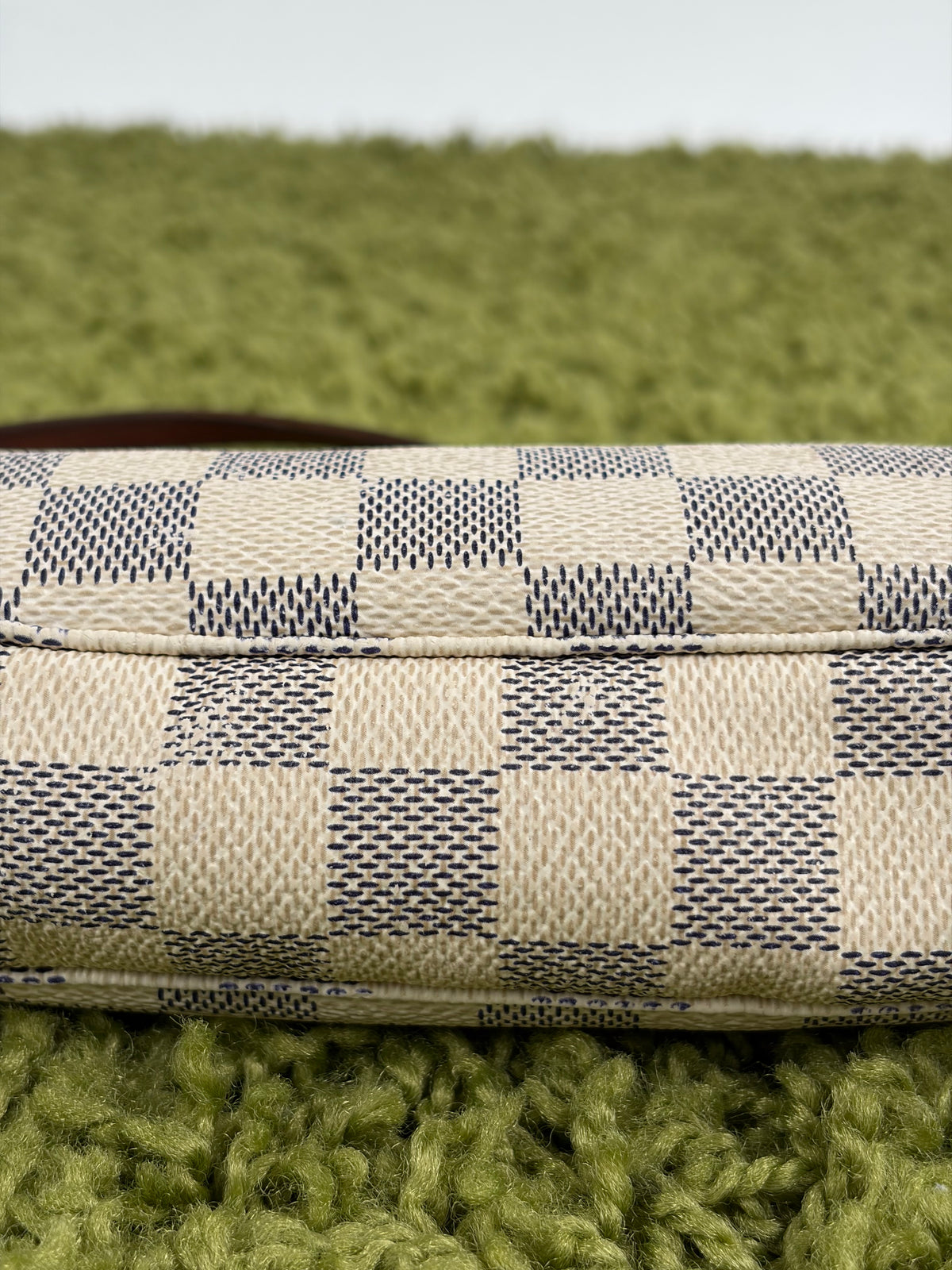 Pochette Accessories Louis Vuitton  in tela Damier Azur Bianca Monogram