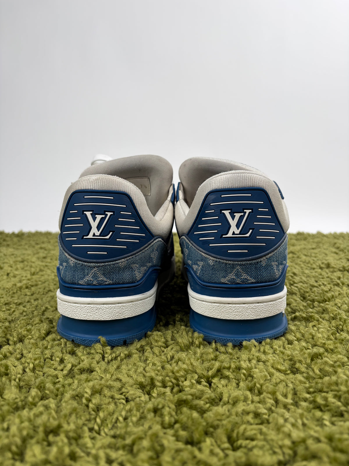 Louis Vuitton Trainer in Denim Blu 7.5