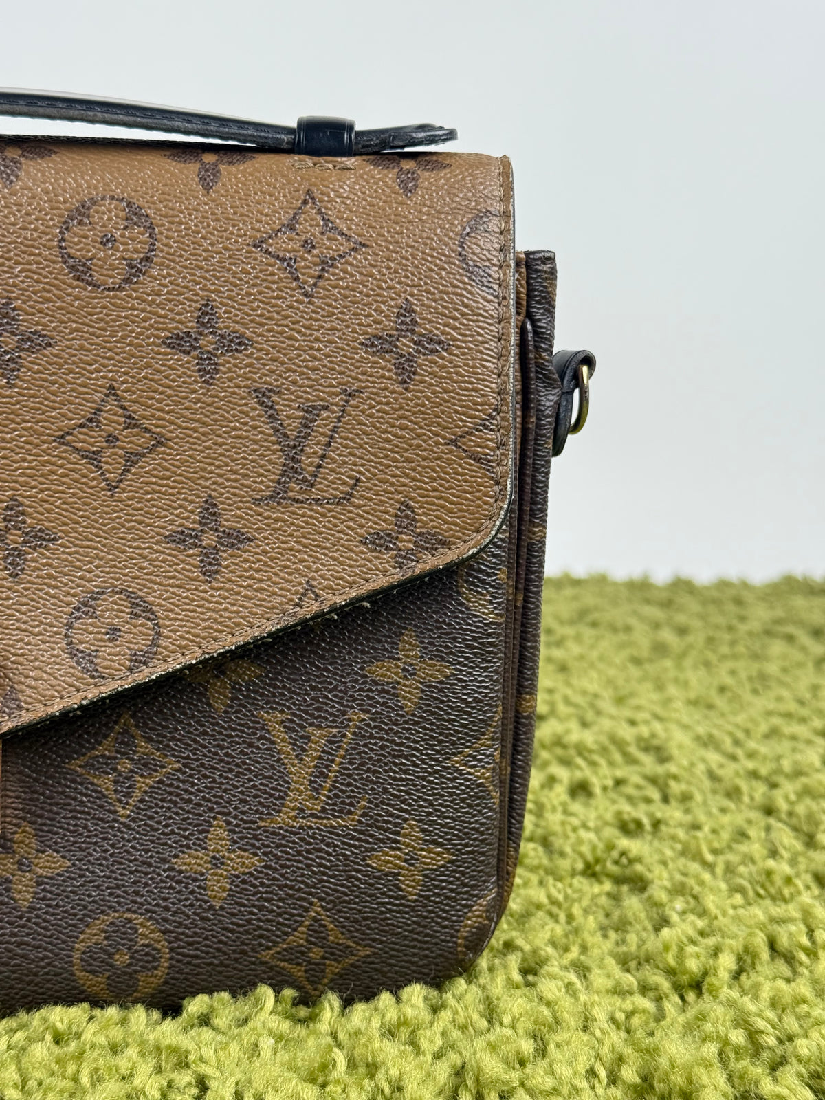 Borsa Louis Vuitton Metis in tela Monogram Reverse Marrone