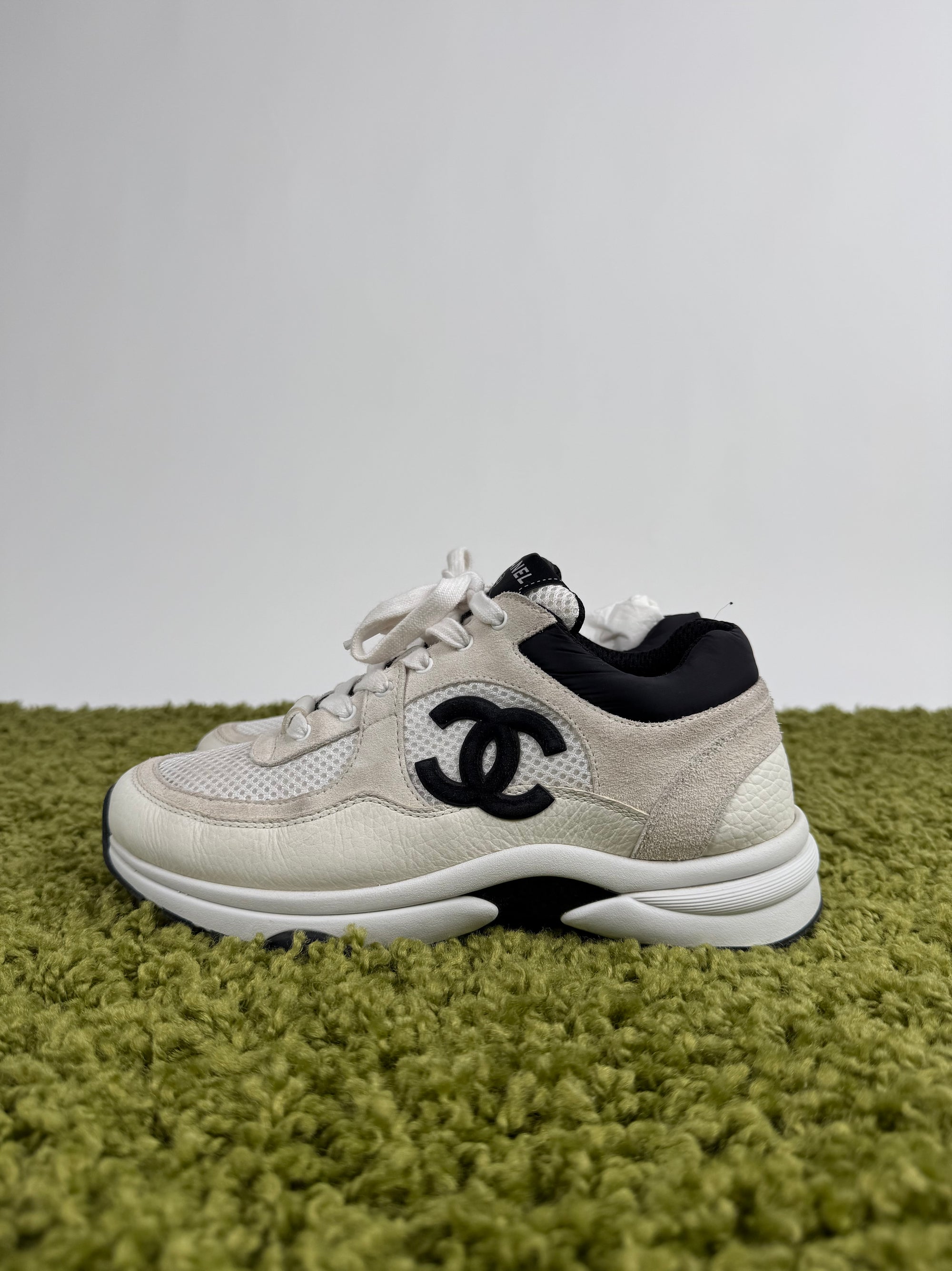 Chanel Low Top Trainer Bianca 37.5