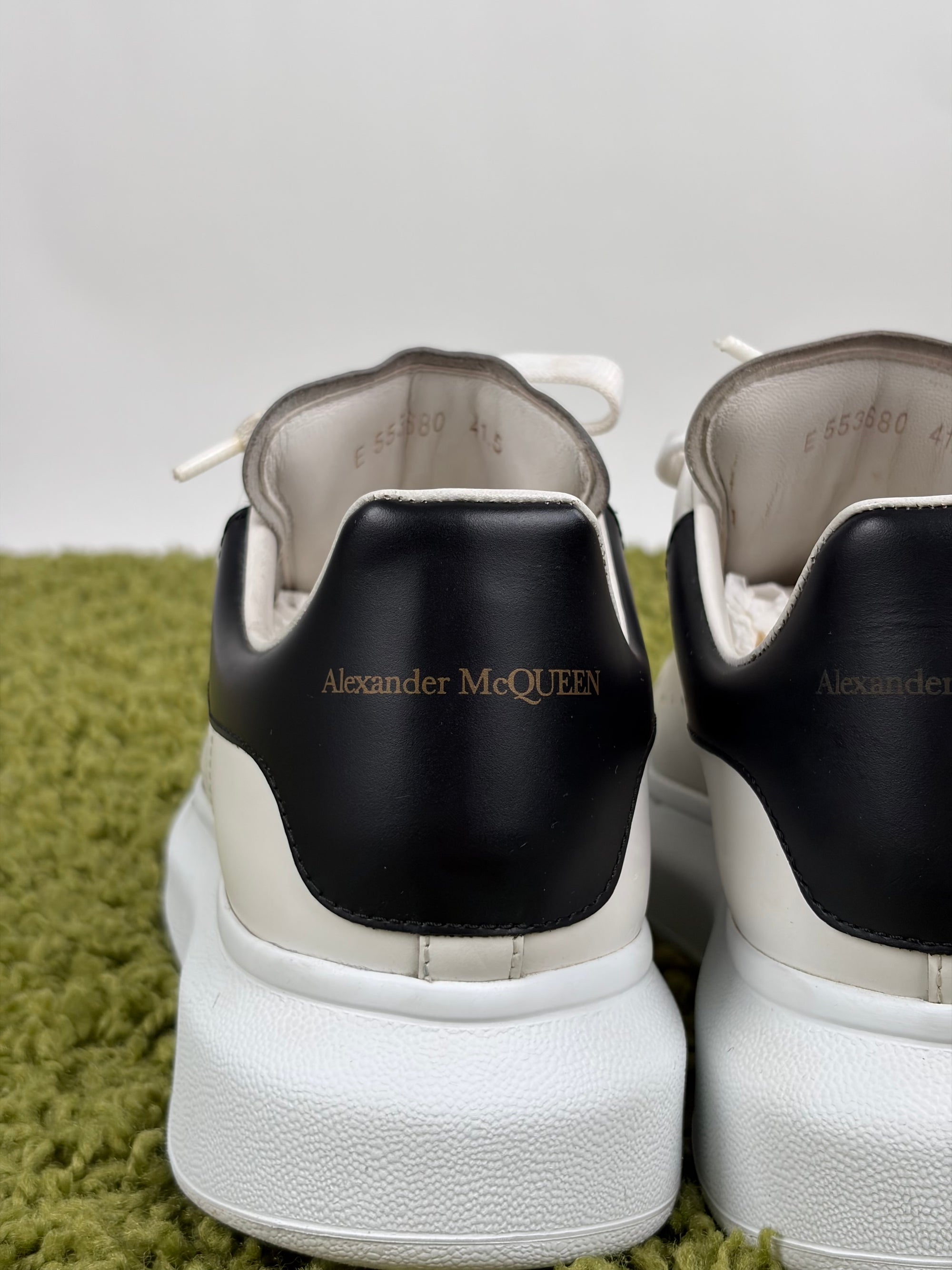 Mcqueen Size 41.5 bianche e nere
