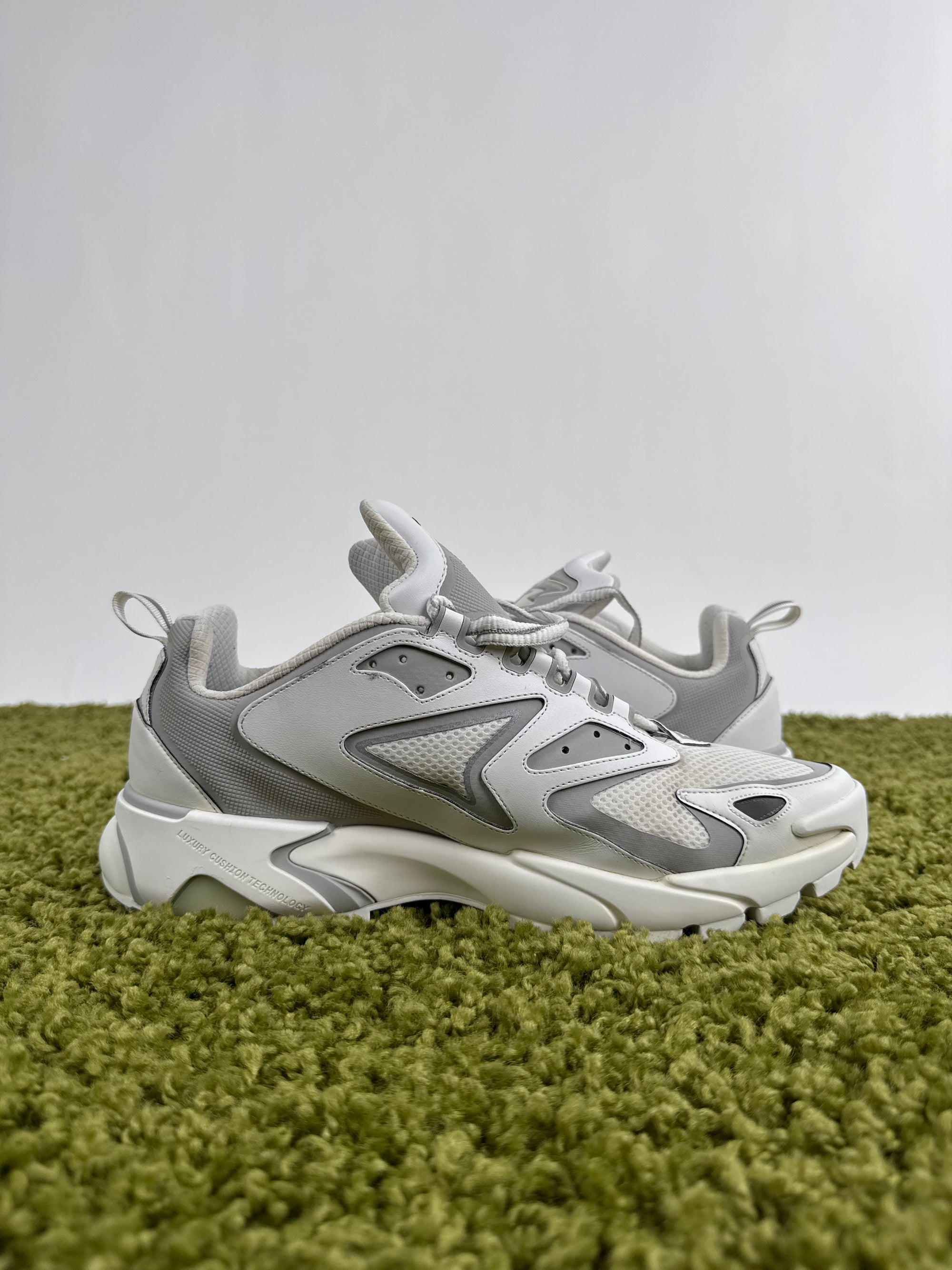 Louis Vuitton Runner Tatic 42 veste 43