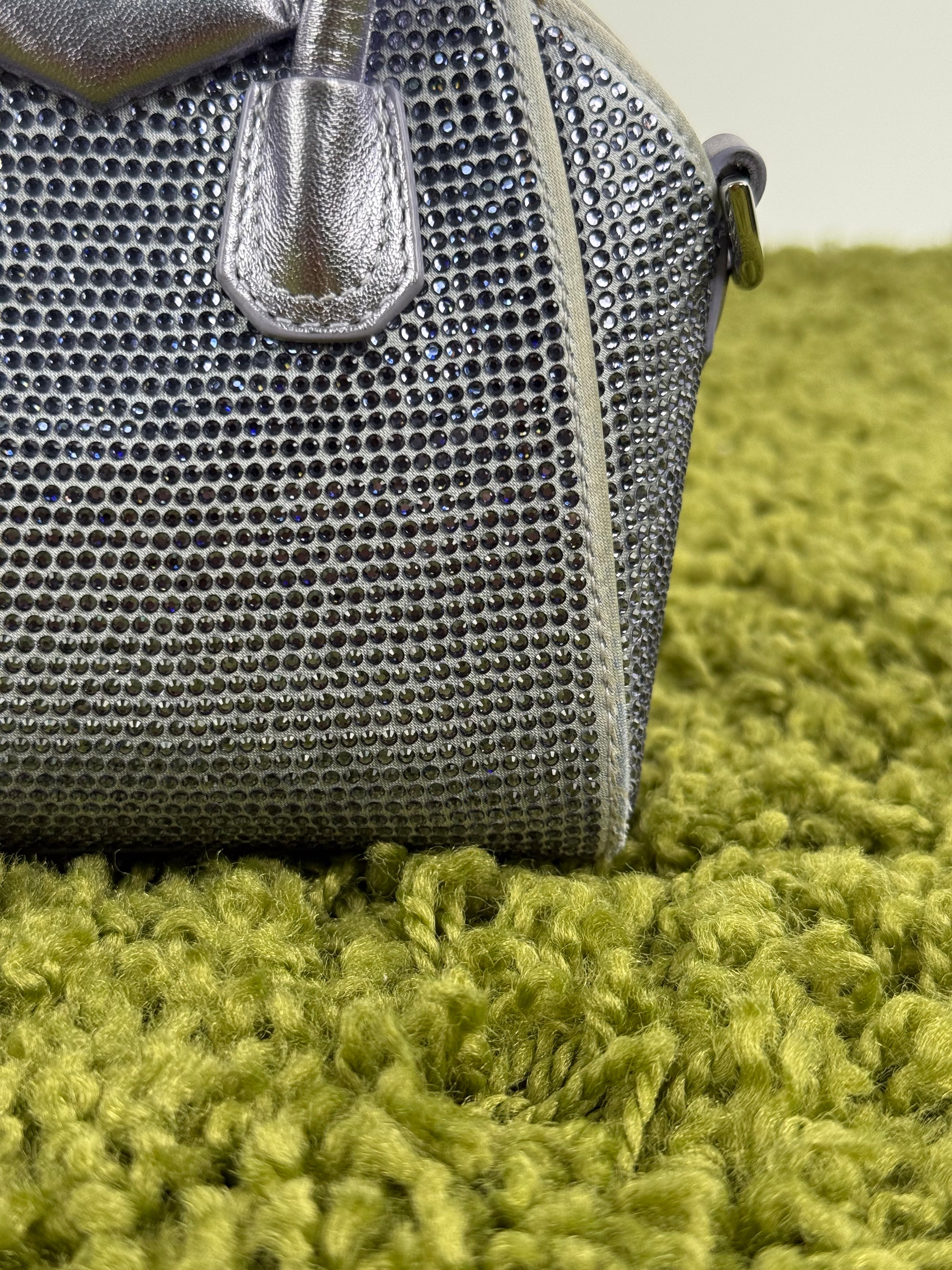 Borsa Micro Antigona In raso Con strass lavanda Viola