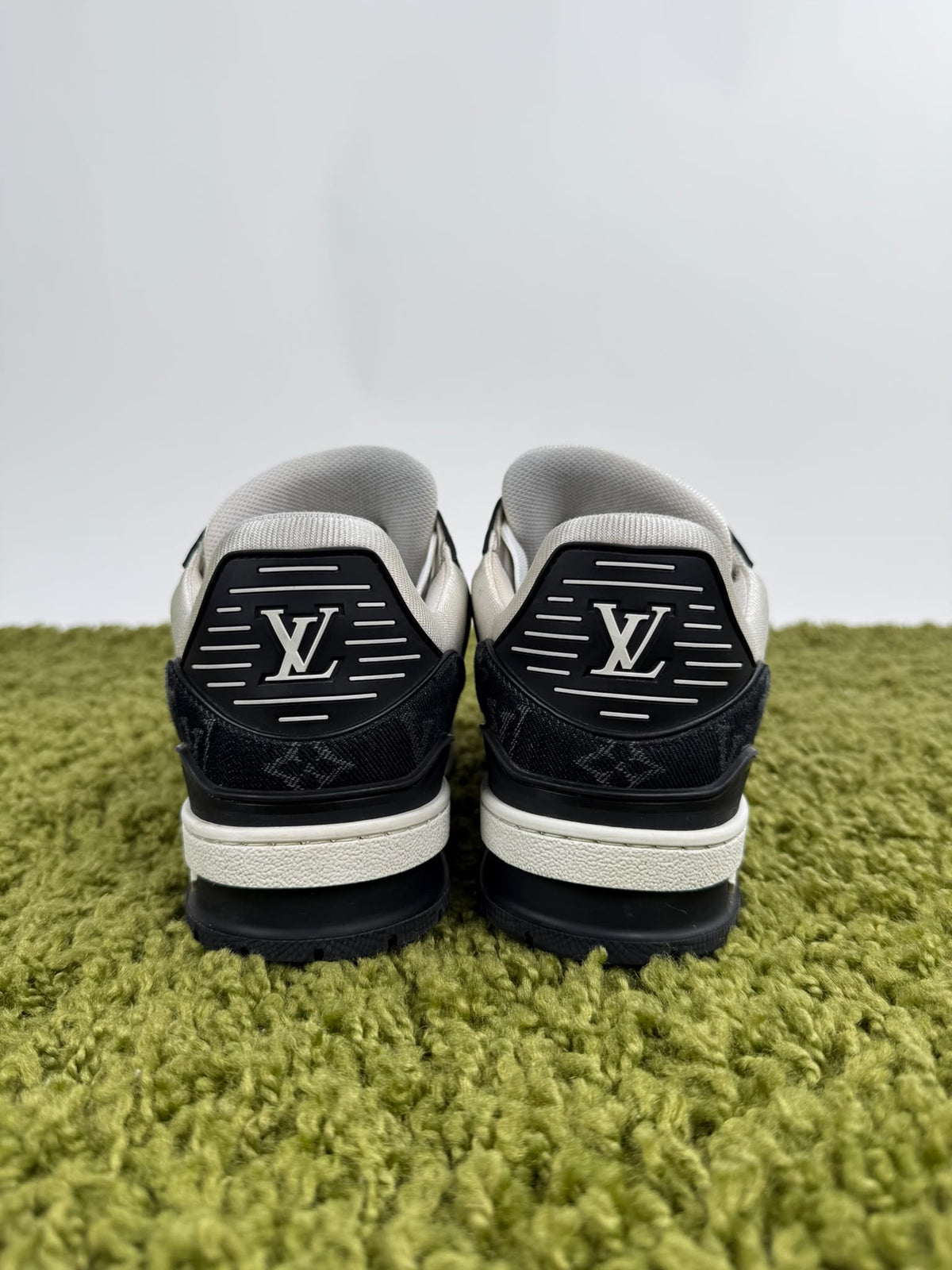 Louis Vuitton Trainer in Denim Nero 6.5