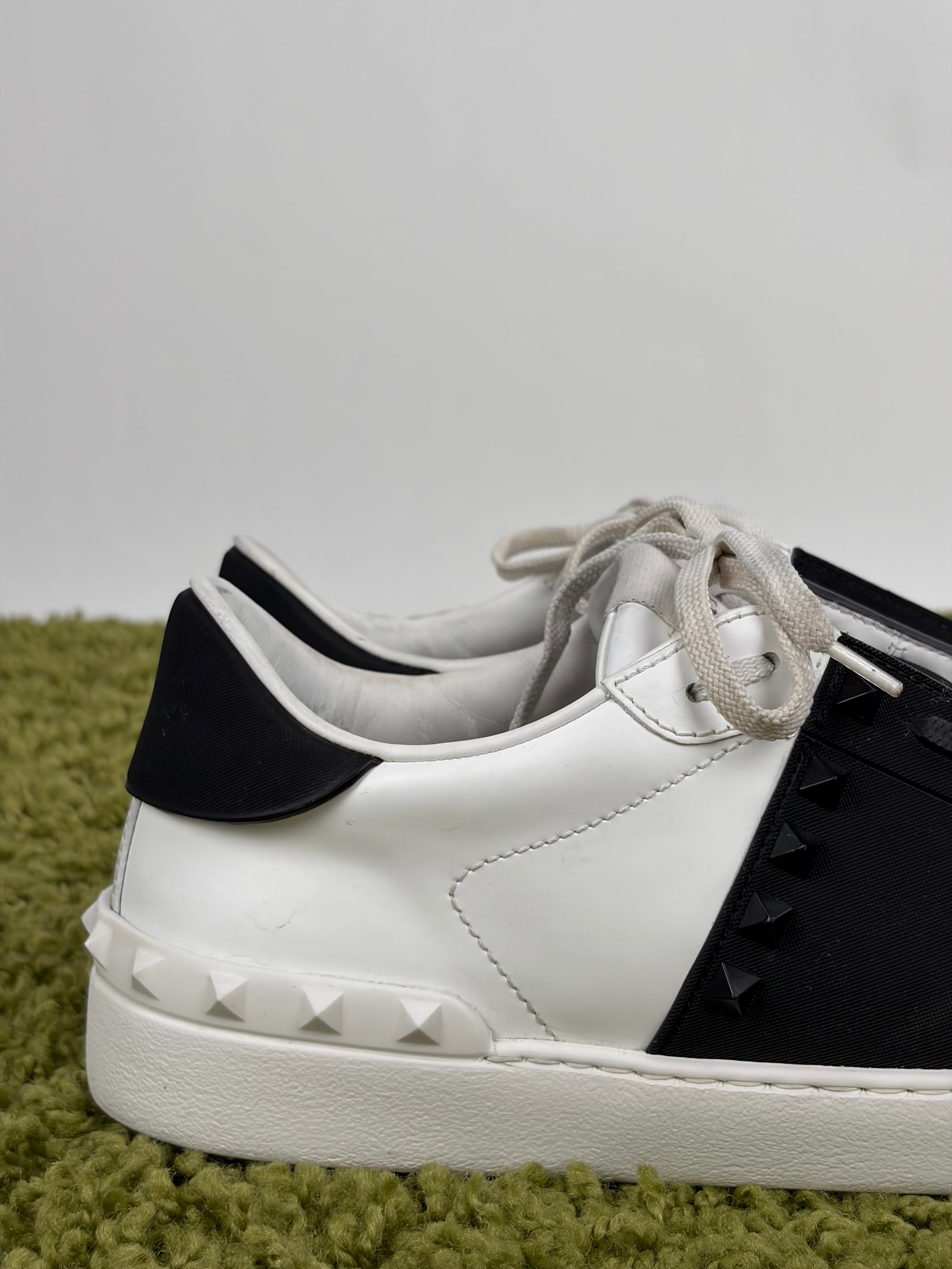Valentino Rockstud Size 43 bianche e nere