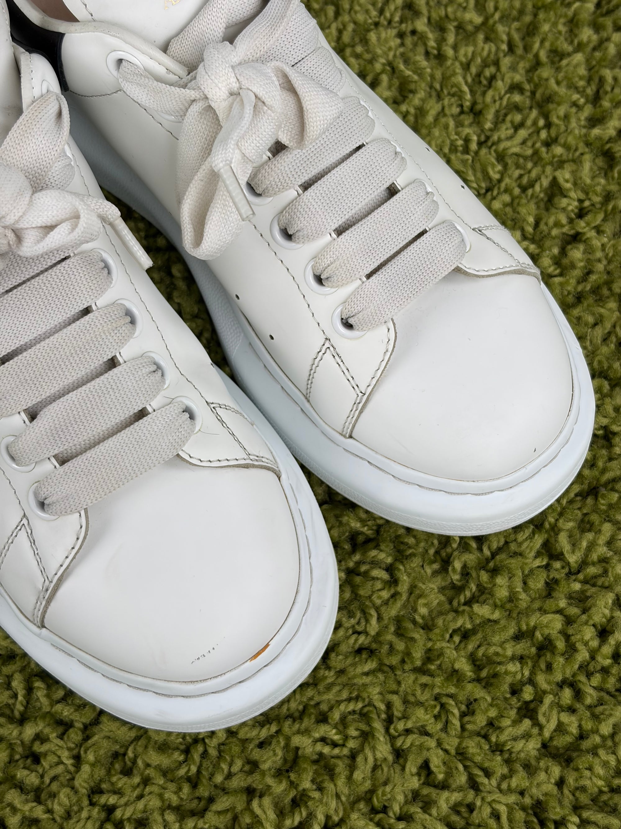 Mcqueen Size 39 bianche e nere