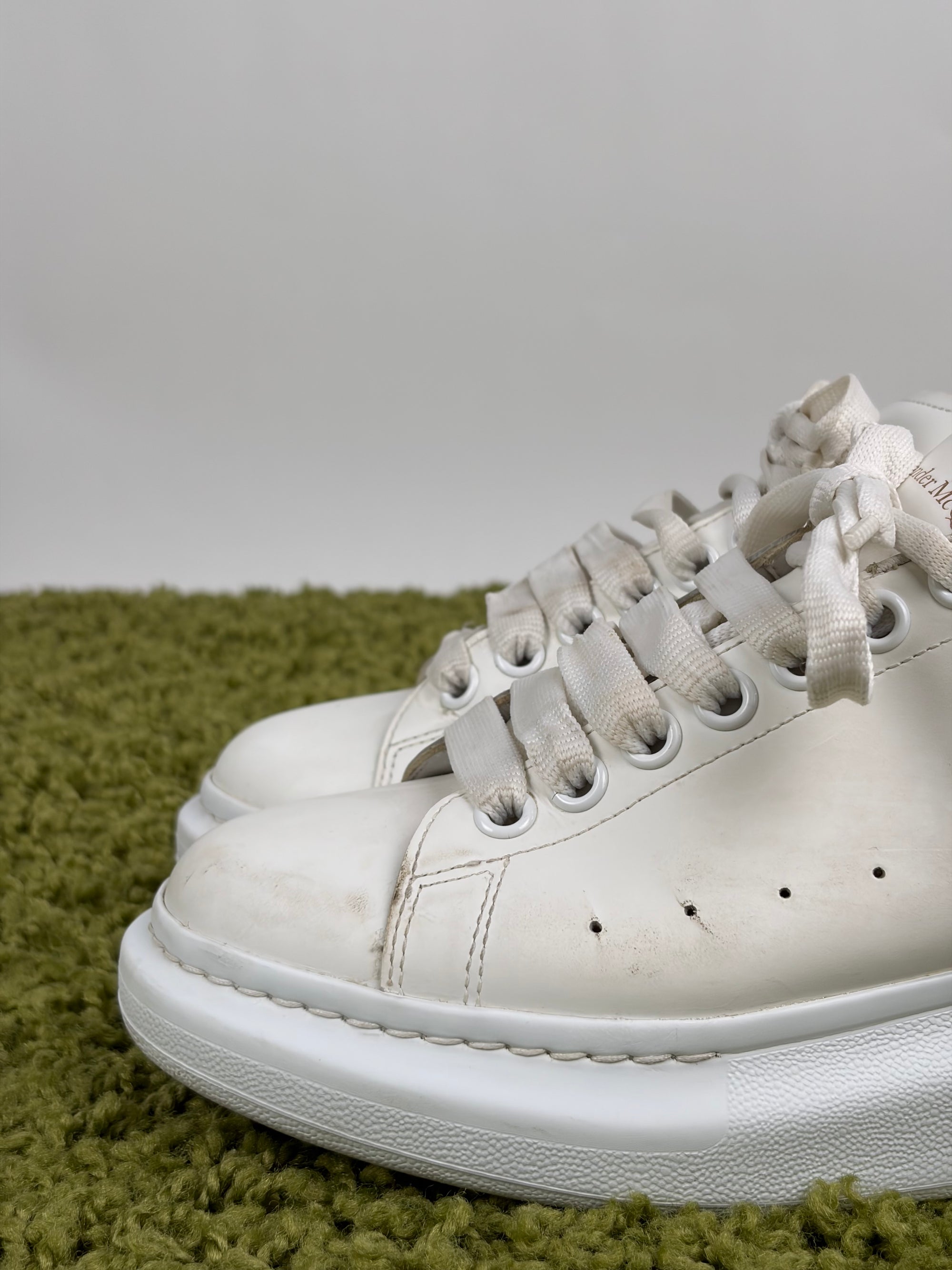 Mcqueen Size 39 bianche e nere