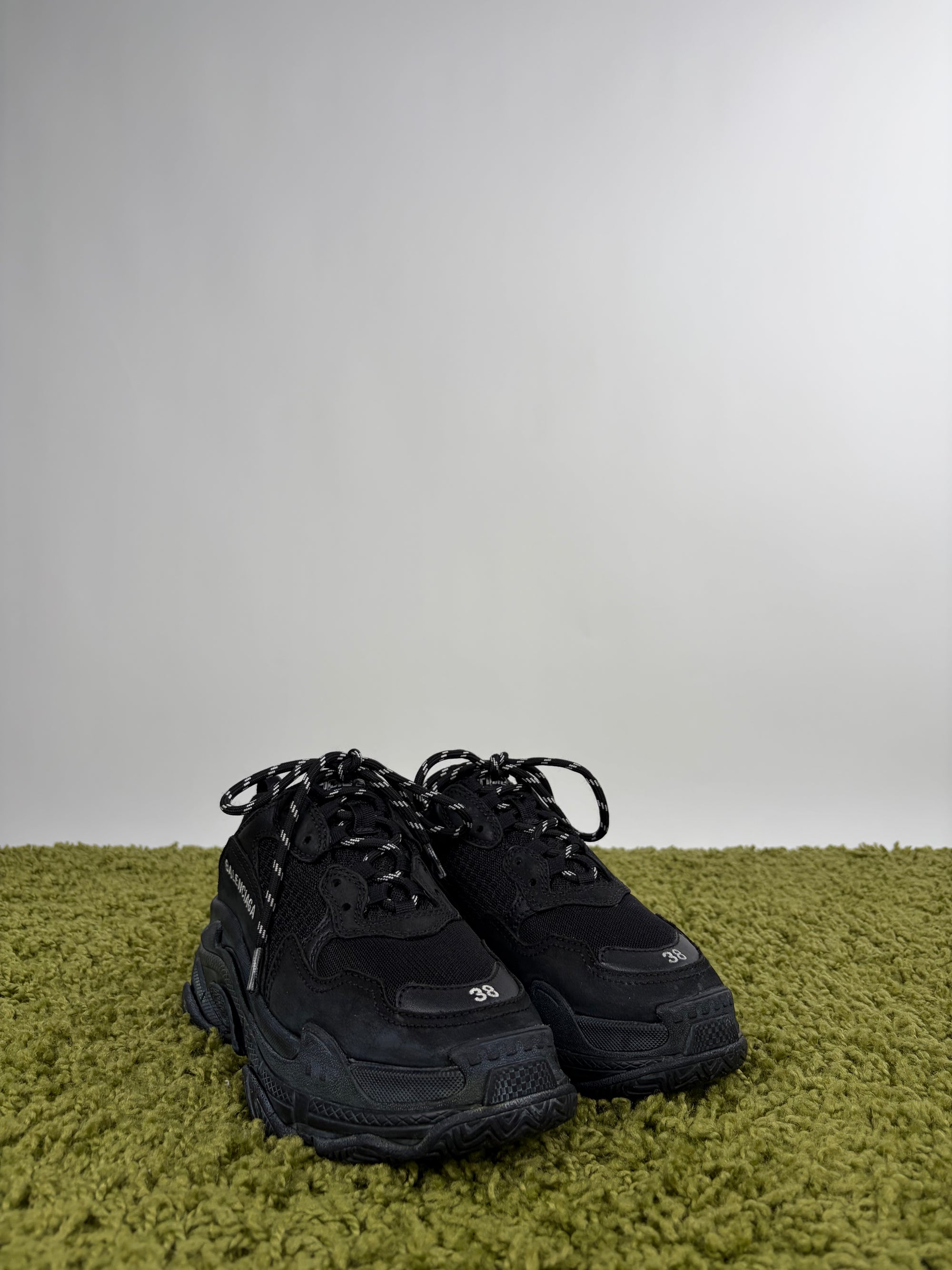 Balenciaga Triple S Size 38 nere effetto usato